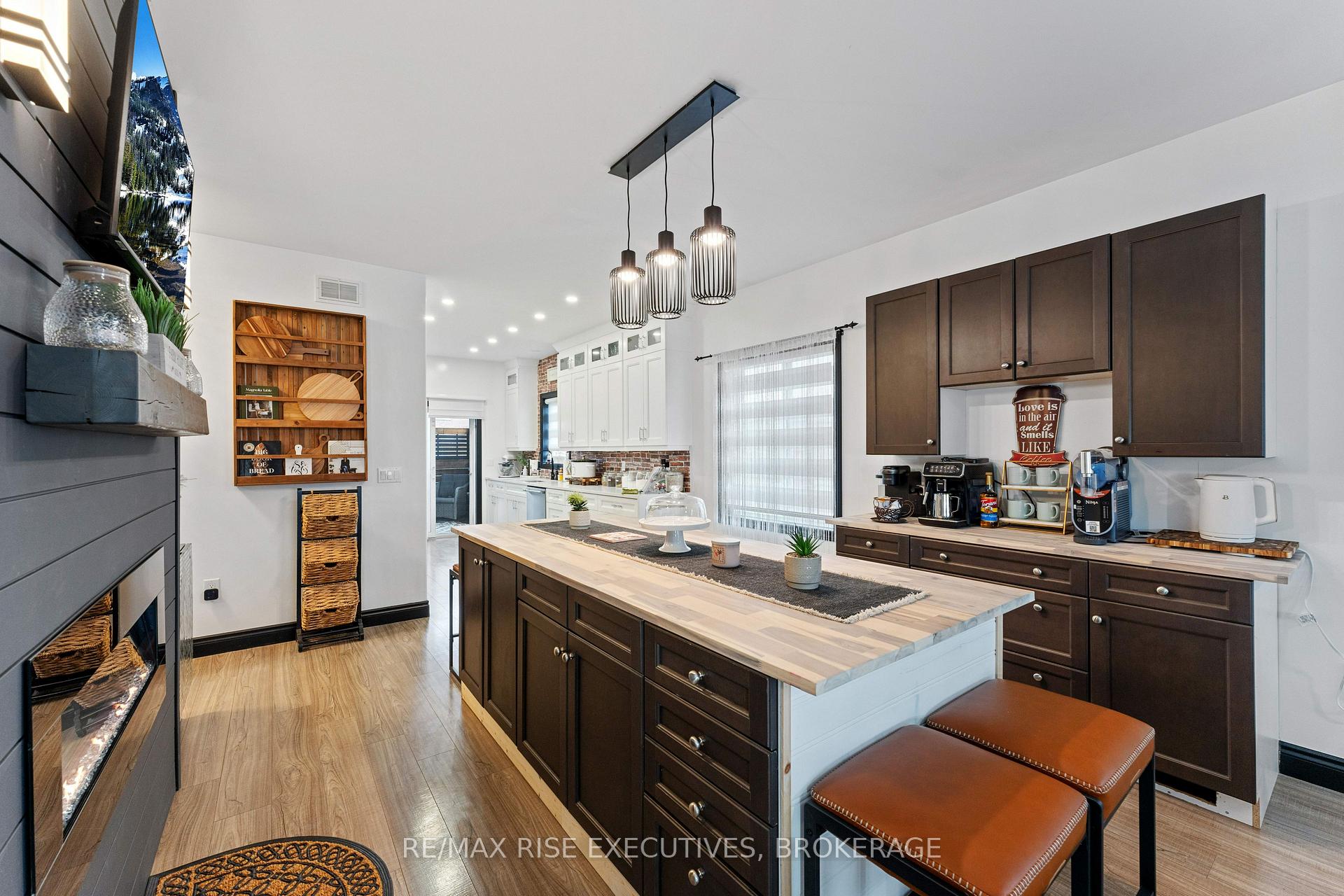 Photo 4 of 28 Walnut Crescent, Belleville, Thurlow Ward — HOMEH