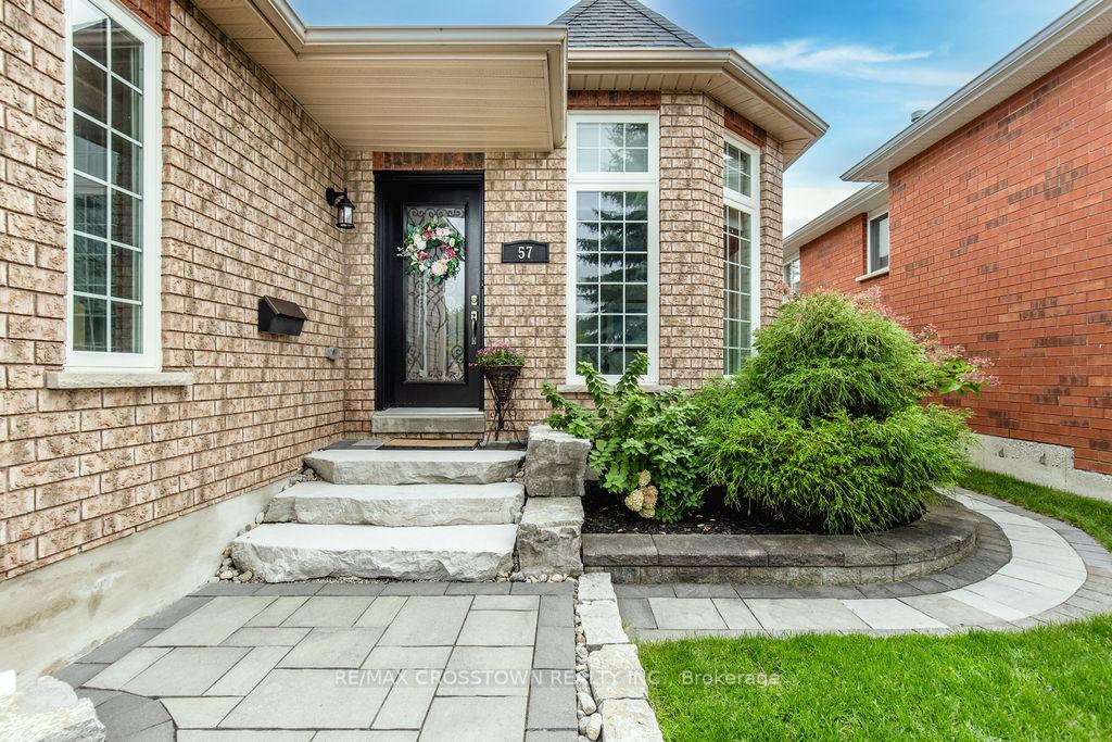 Photo 3 of 57 Forest Dale Drive, Barrie, Little Lake — HOMEH