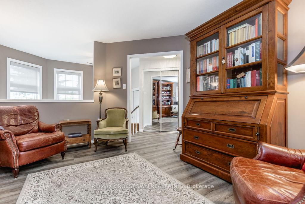 Photo 16 of 57 Forest Dale Drive, Barrie, Little Lake — HOMEH