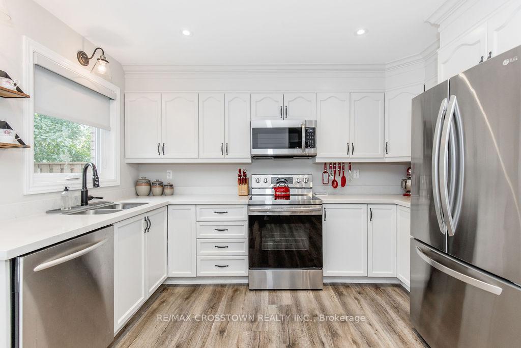 Photo 18 of 57 Forest Dale Drive, Barrie, Little Lake — HOMEH