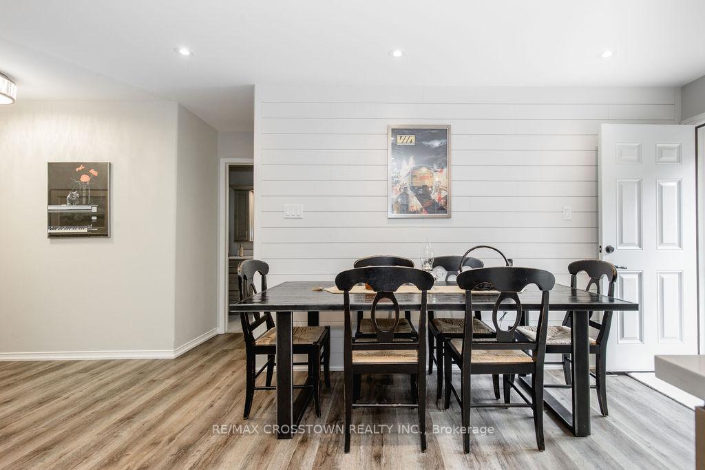 Photo 21 of 57 Forest Dale Drive, Barrie, Little Lake — HOMEH