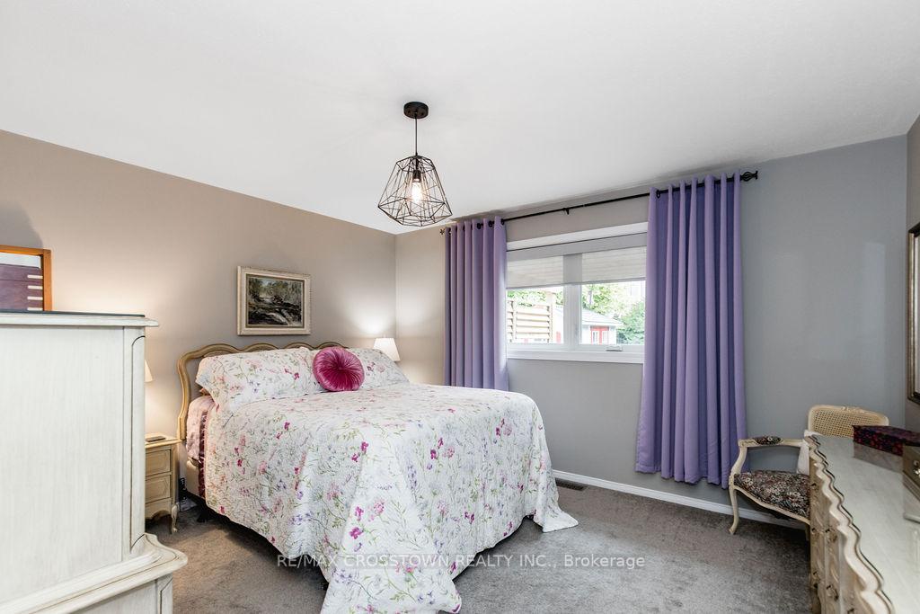 Photo 23 of 57 Forest Dale Drive, Barrie, Little Lake — HOMEH