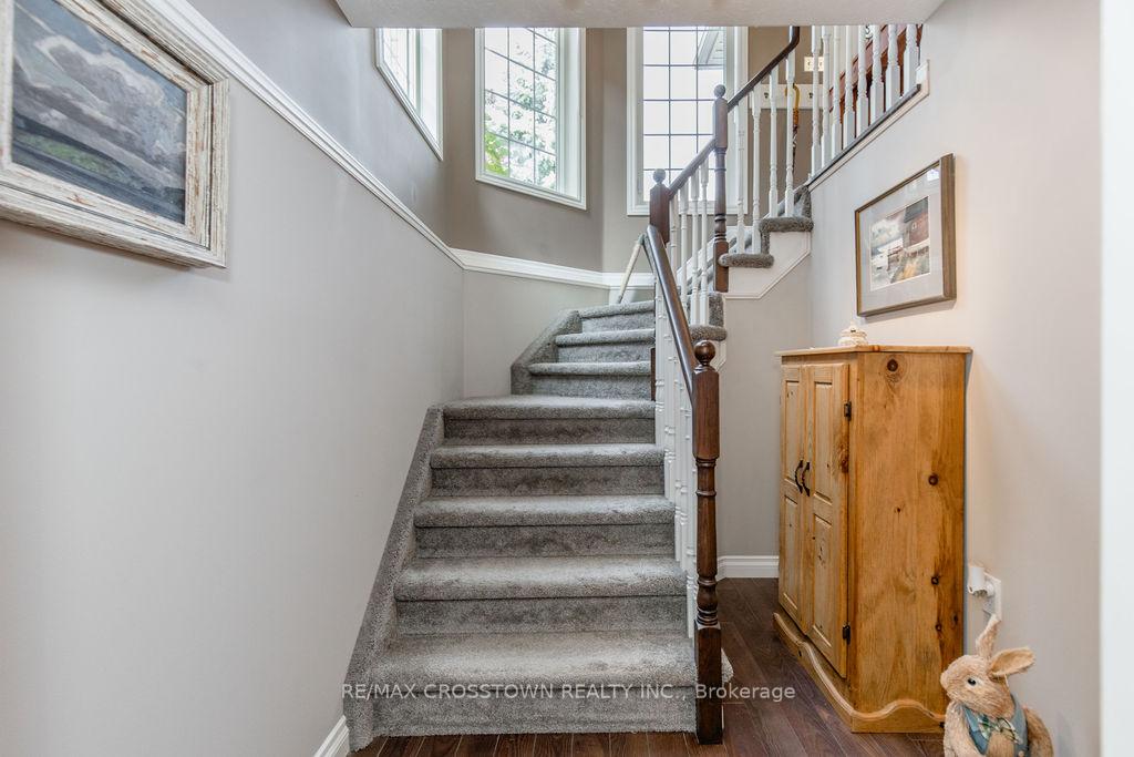 Photo 33 of 57 Forest Dale Drive, Barrie, Little Lake — HOMEH
