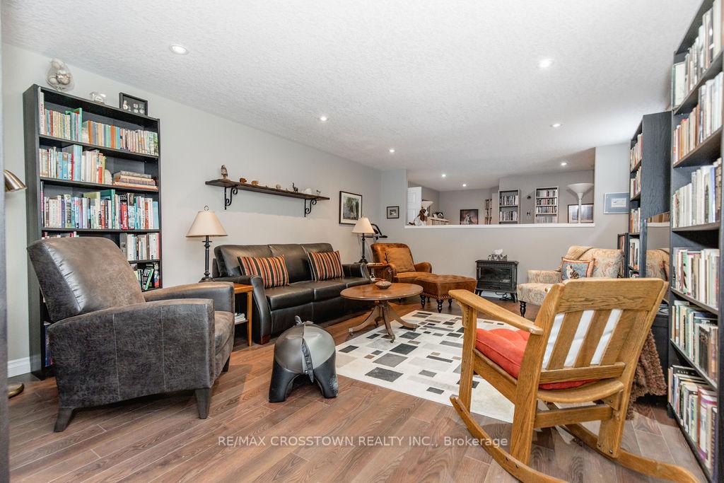 Photo 35 of 57 Forest Dale Drive, Barrie, Little Lake — HOMEH