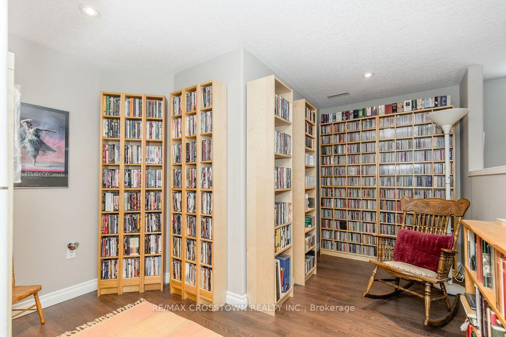 Photo 39 of 57 Forest Dale Drive, Barrie, Little Lake — HOMEH