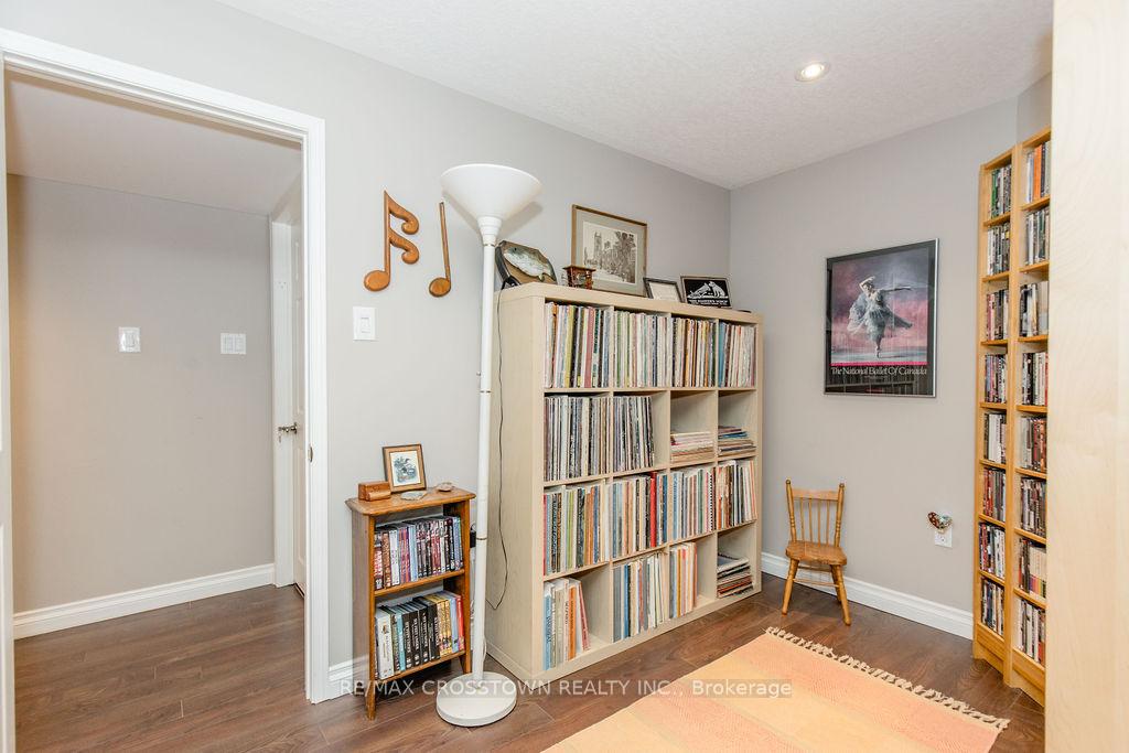 Photo 40 of 57 Forest Dale Drive, Barrie, Little Lake — HOMEH