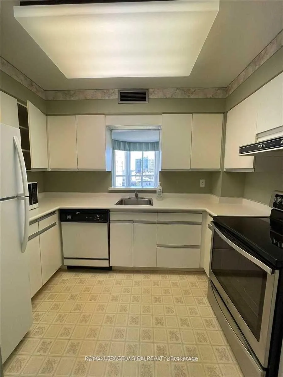 Photo 4 of Unit 802, 11 Thorncliffe Park Drive, Toronto, Thorncliffe Park — HOMEH