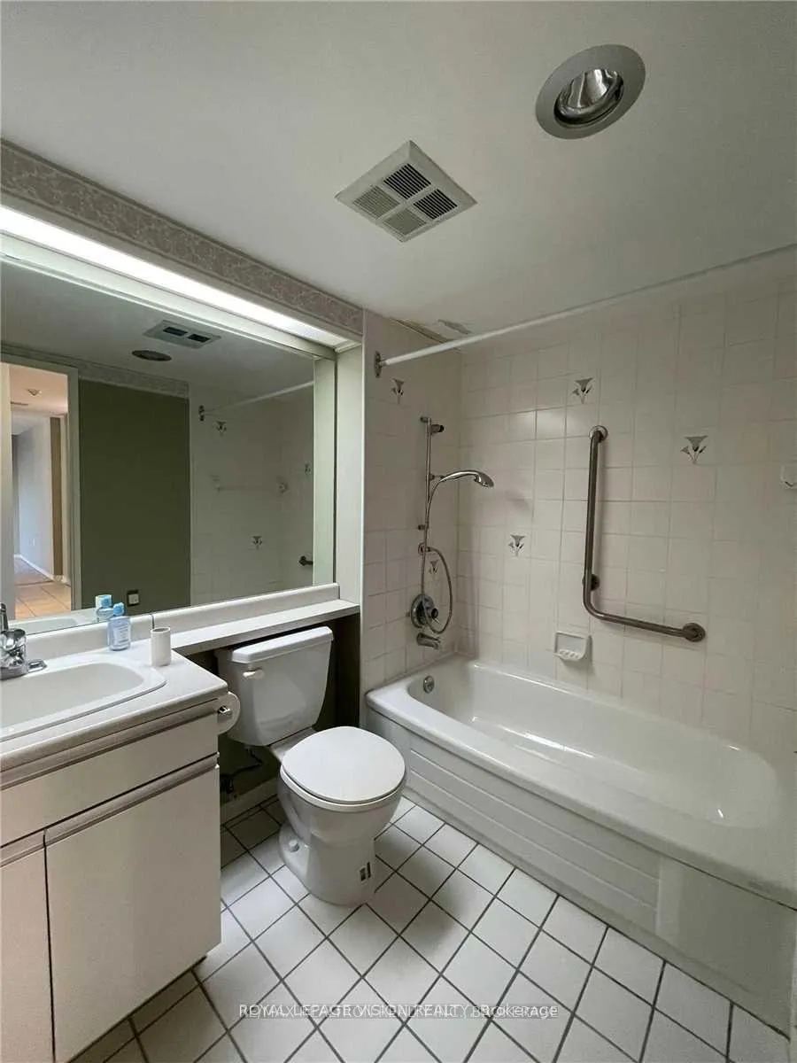 Photo 6 of Unit 802, 11 Thorncliffe Park Drive, Toronto, Thorncliffe Park — HOMEH