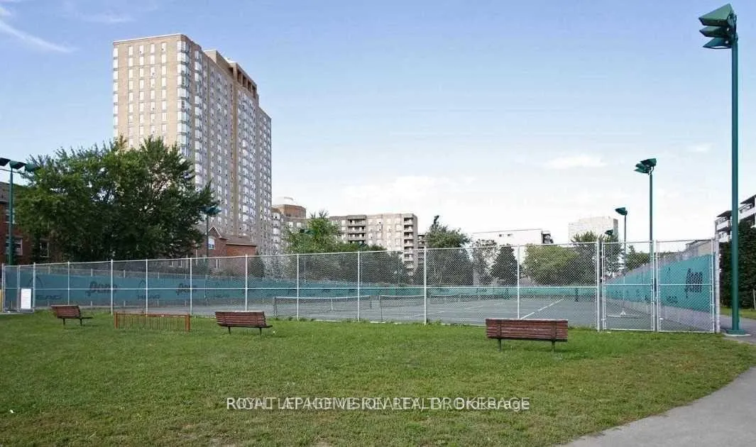 Photo 11 of Unit 802, 11 Thorncliffe Park Drive, Toronto, Thorncliffe Park — HOMEH