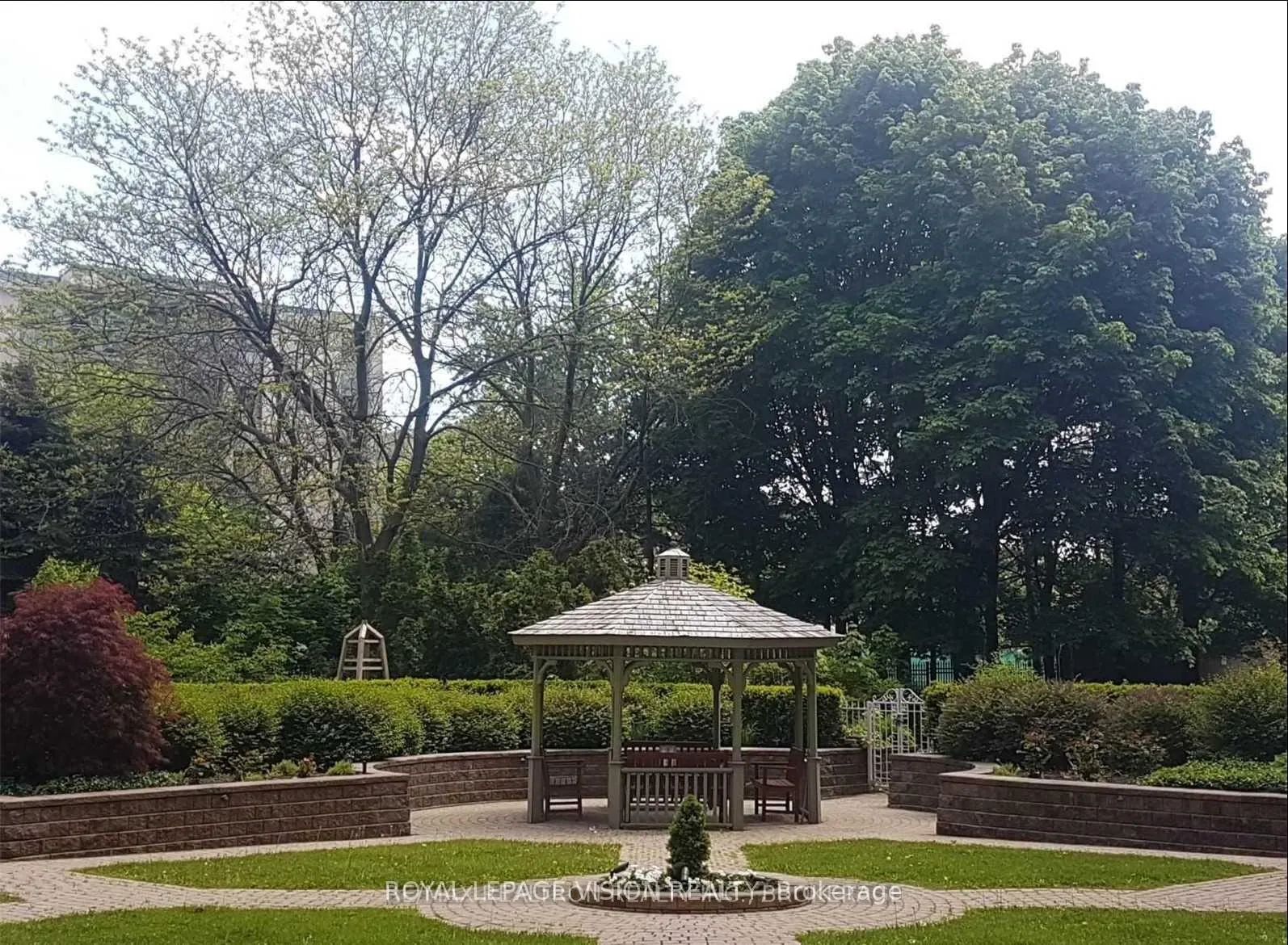 Photo 13 of Unit 802, 11 Thorncliffe Park Drive, Toronto, Thorncliffe Park — HOMEH