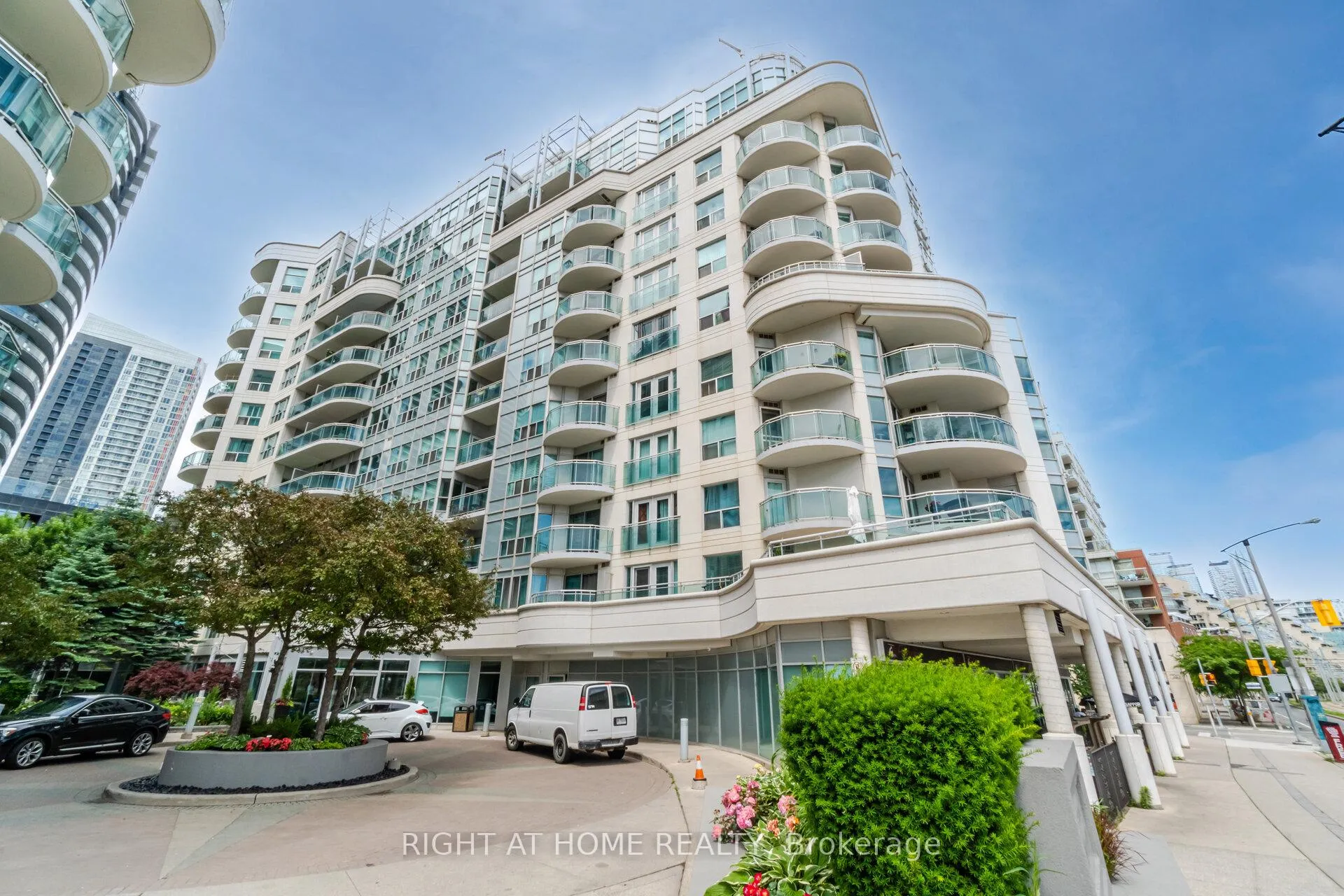 Front of Unit 219, 600 Queens Quay