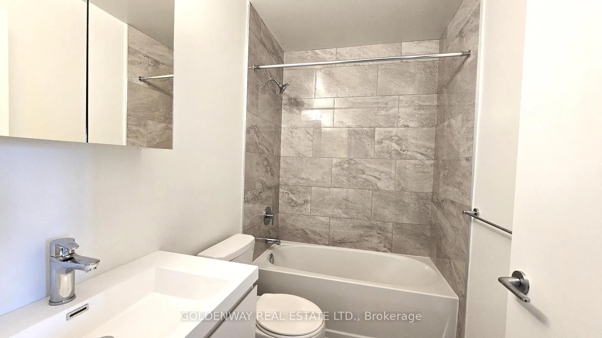 Photo 13 of Unit 2003, 38 Andre De Grasse Street, Markham, Unionville — HOMEH