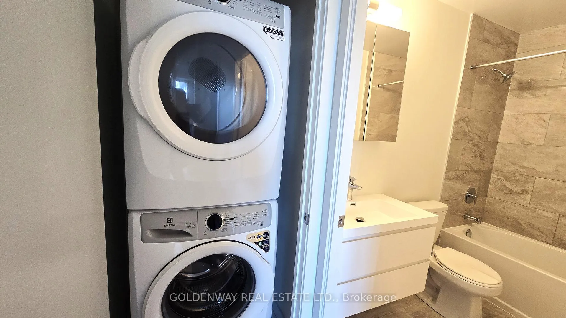 Photo 14 of Unit 2003, 38 Andre De Grasse Street, Markham, Unionville — HOMEH