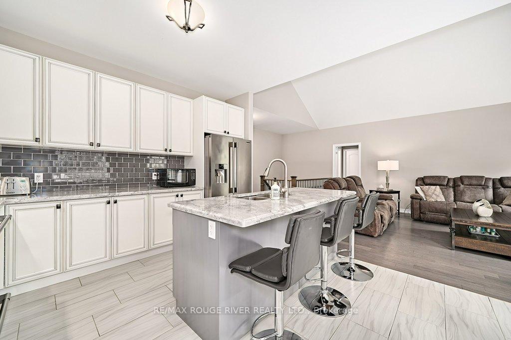 Photo 15 of 51 Elmer Adams Drive, Clarington, Courtice — HOMEH