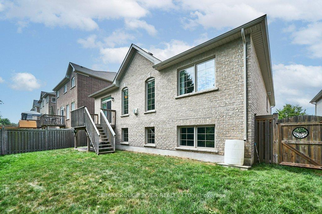 Photo 17 of 51 Elmer Adams Drive, Clarington, Courtice — HOMEH