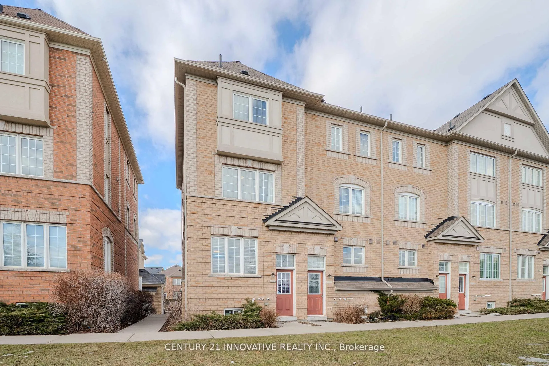 Photo 3 of 61 Cooperage Lane, Ajax, Central — HOMEH