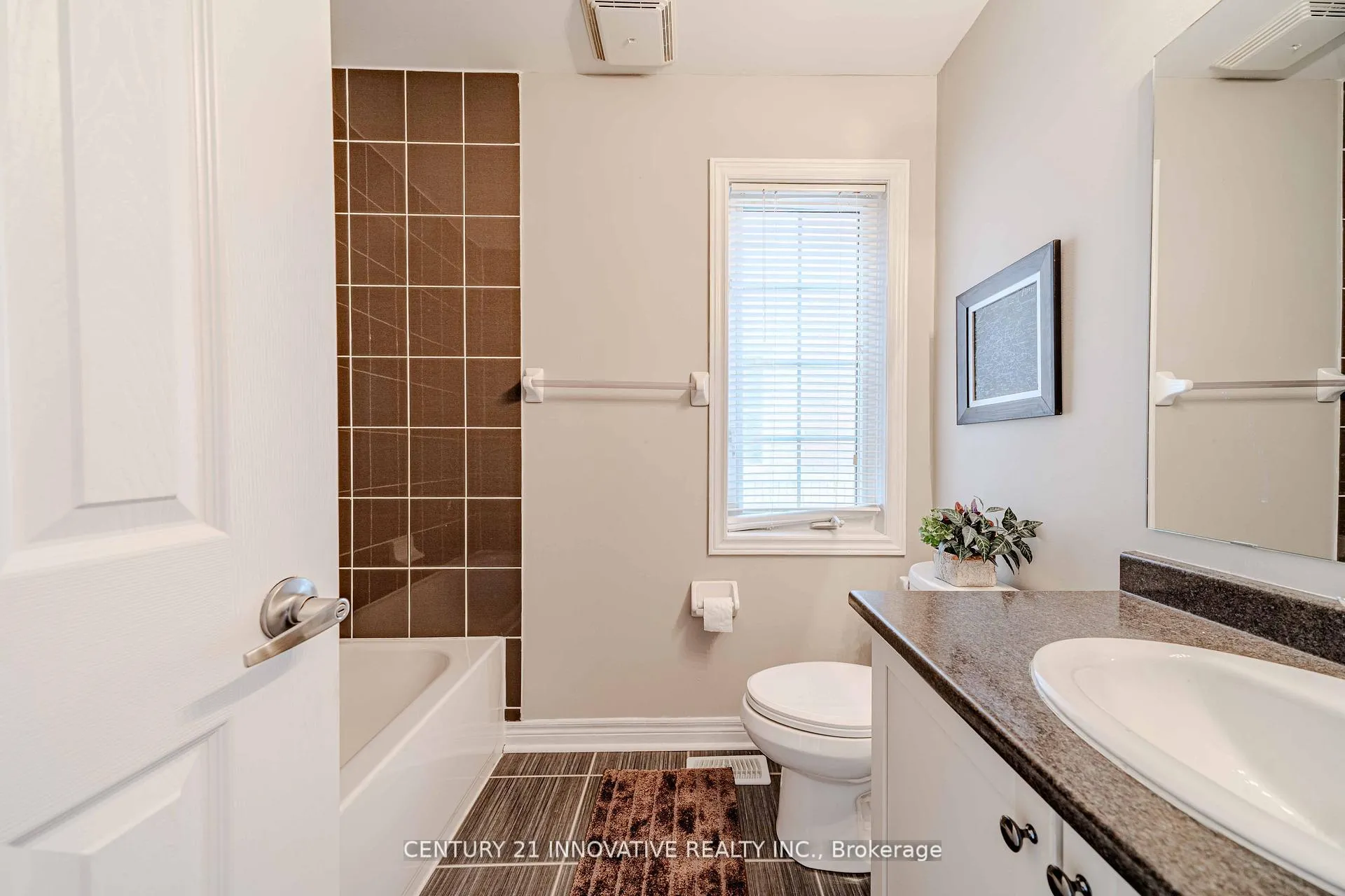 Photo 18 of 61 Cooperage Lane, Ajax, Central — HOMEH