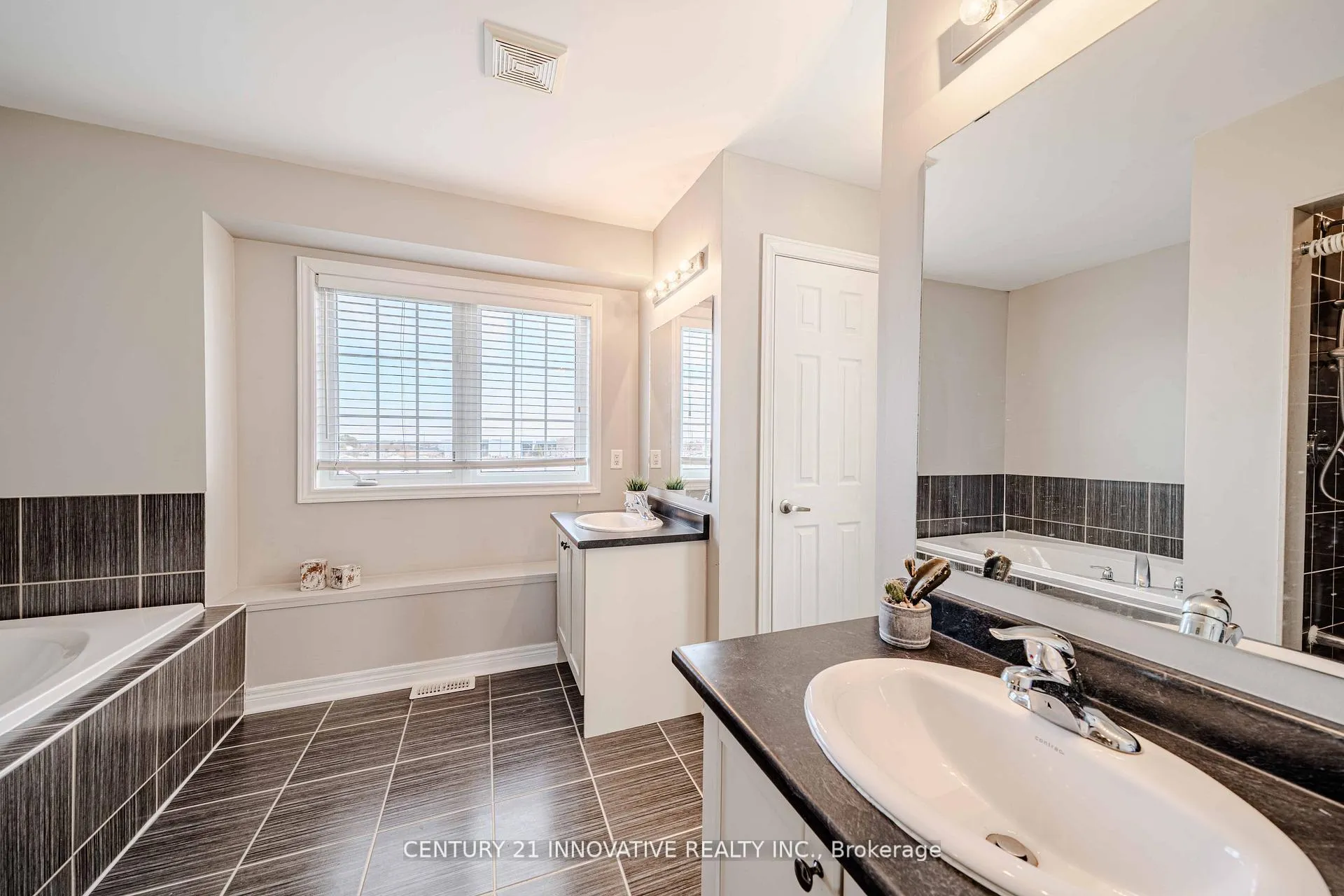 Photo 24 of 61 Cooperage Lane, Ajax, Central — HOMEH