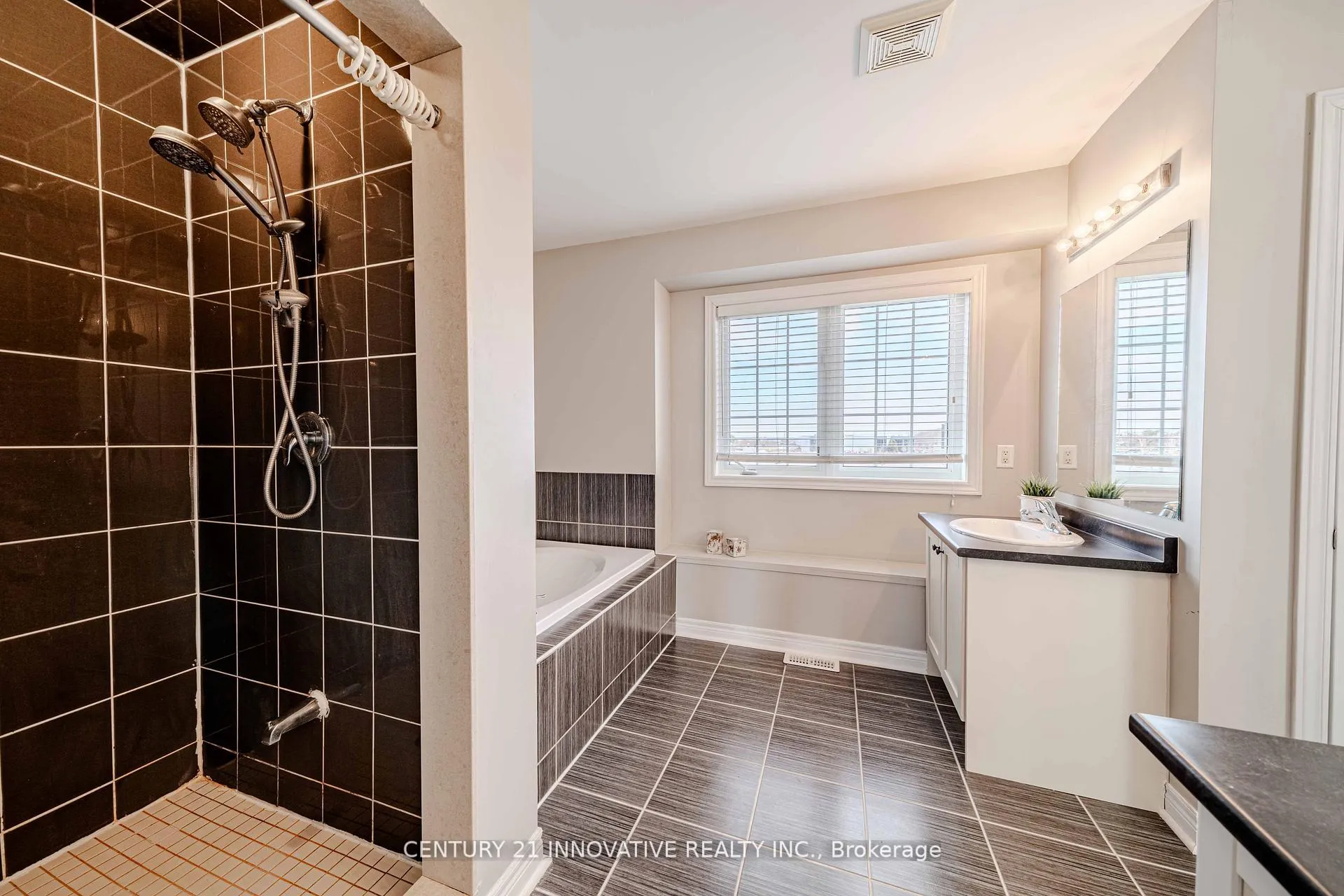 Photo 25 of 61 Cooperage Lane, Ajax, Central — HOMEH