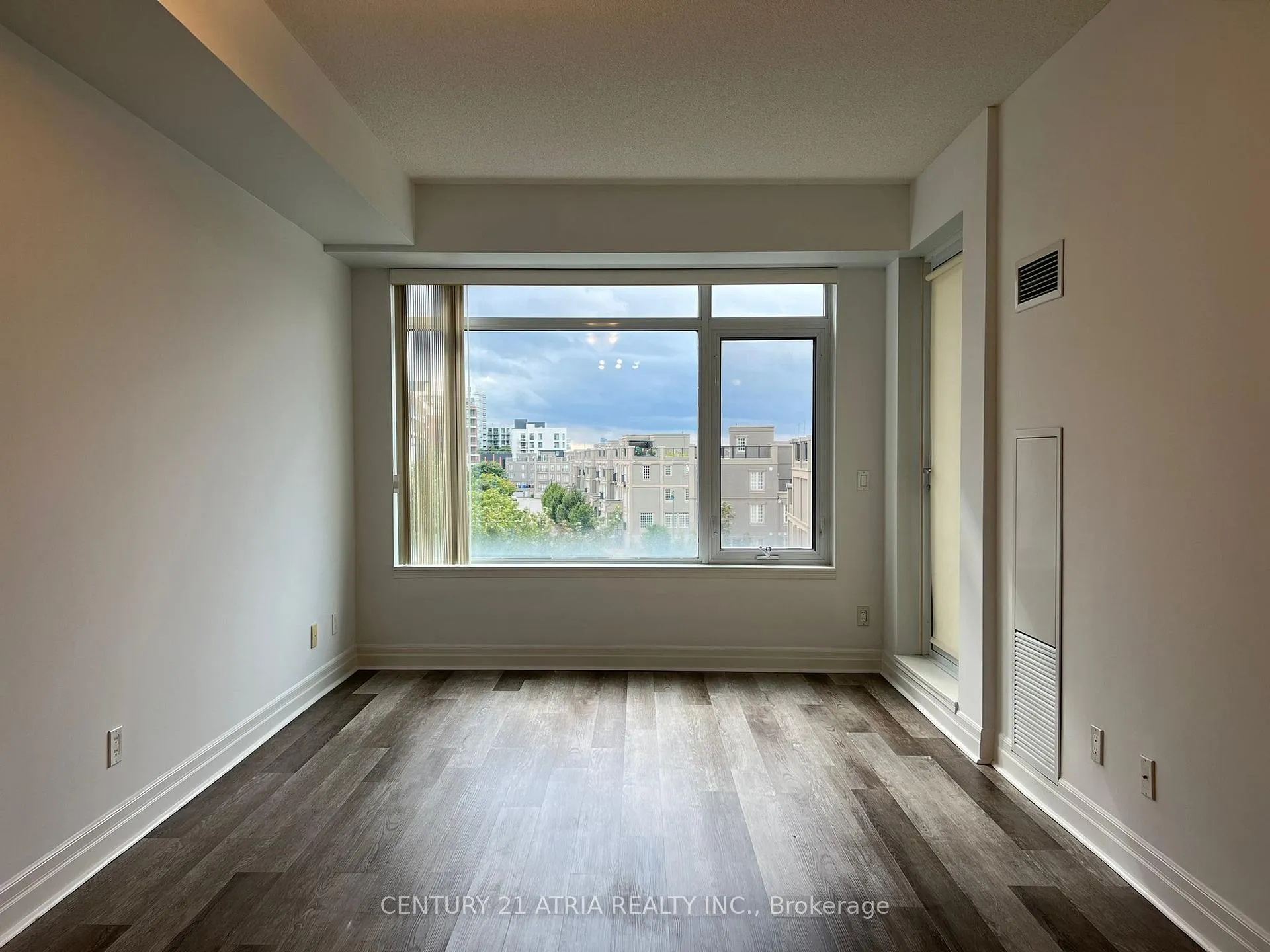 Photo 4 of Unit 403, 8110 Birchmount Road, Markham, Unionville — HOMEH