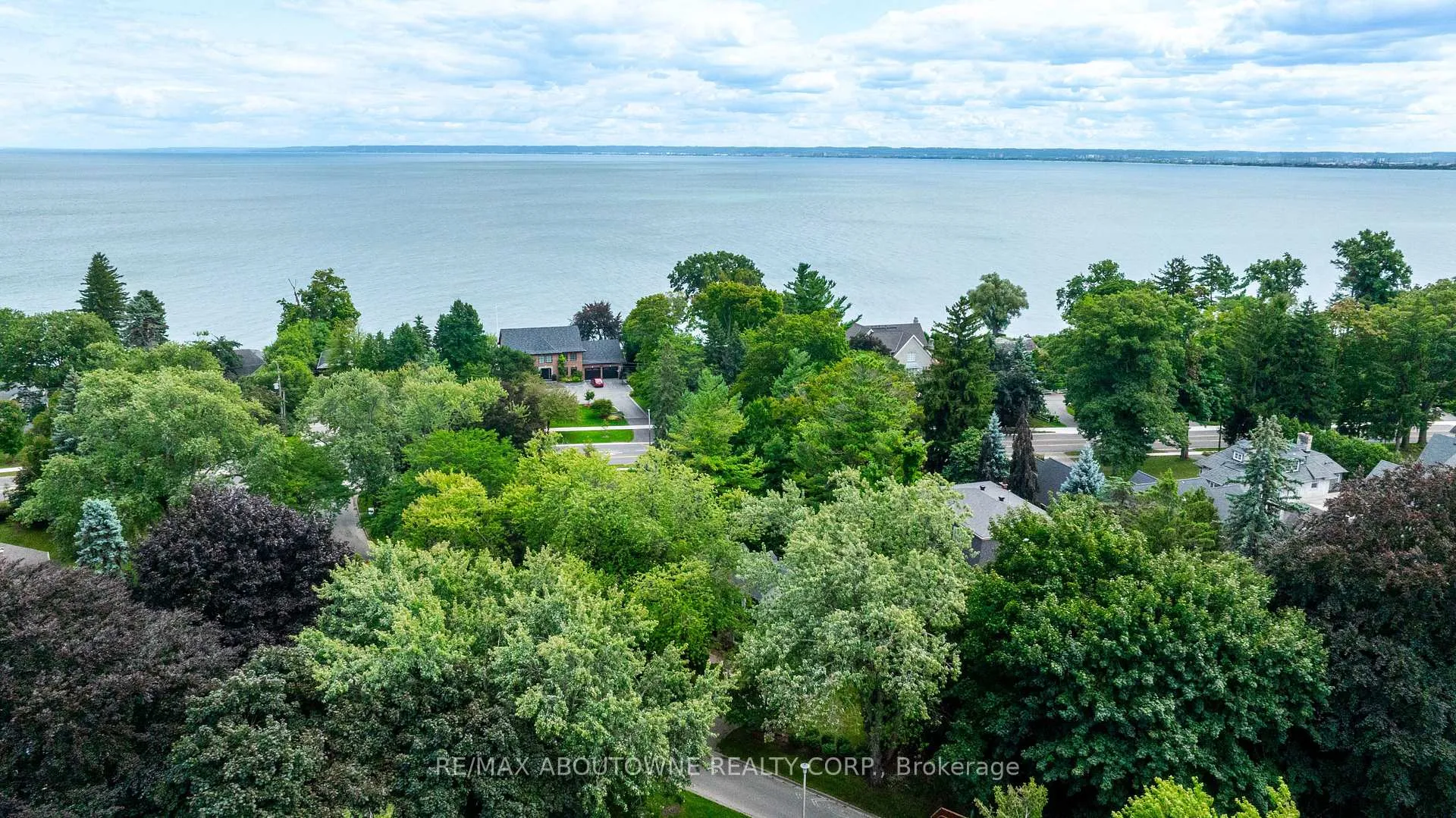Photo 1 of 206 Rossmore Boulevard, Burlington, Roseland — HOMEH