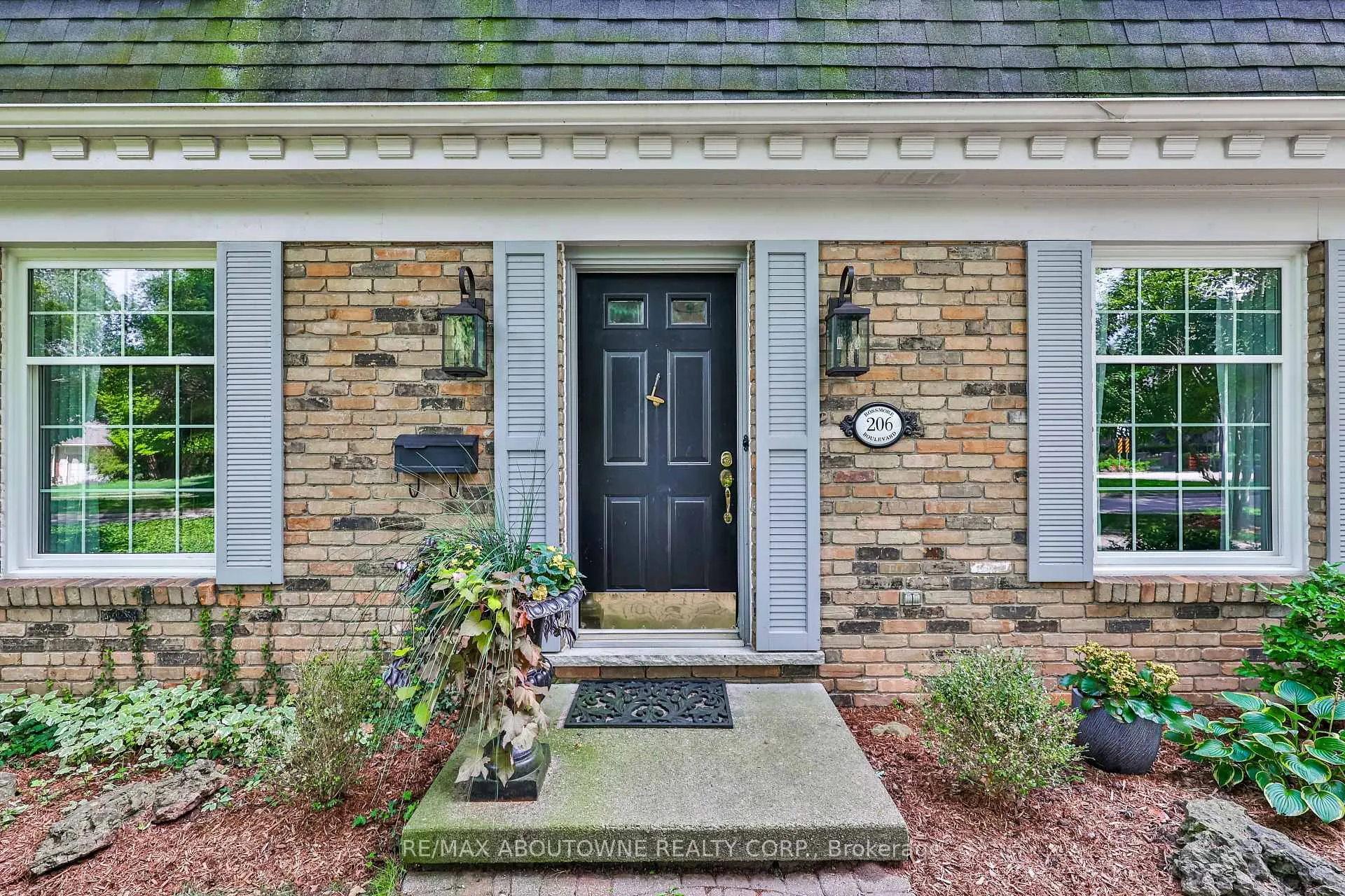 Photo 6 of 206 Rossmore Boulevard, Burlington, Roseland — HOMEH