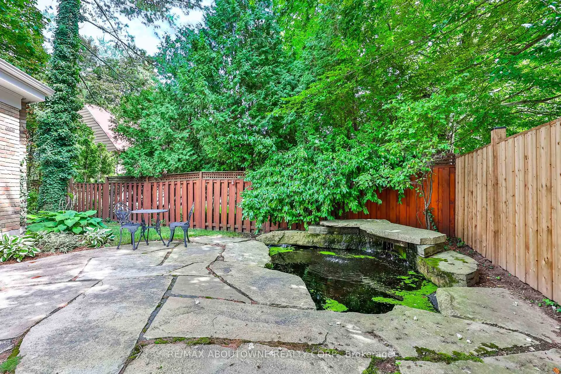 Photo 13 of 206 Rossmore Boulevard, Burlington, Roseland — HOMEH