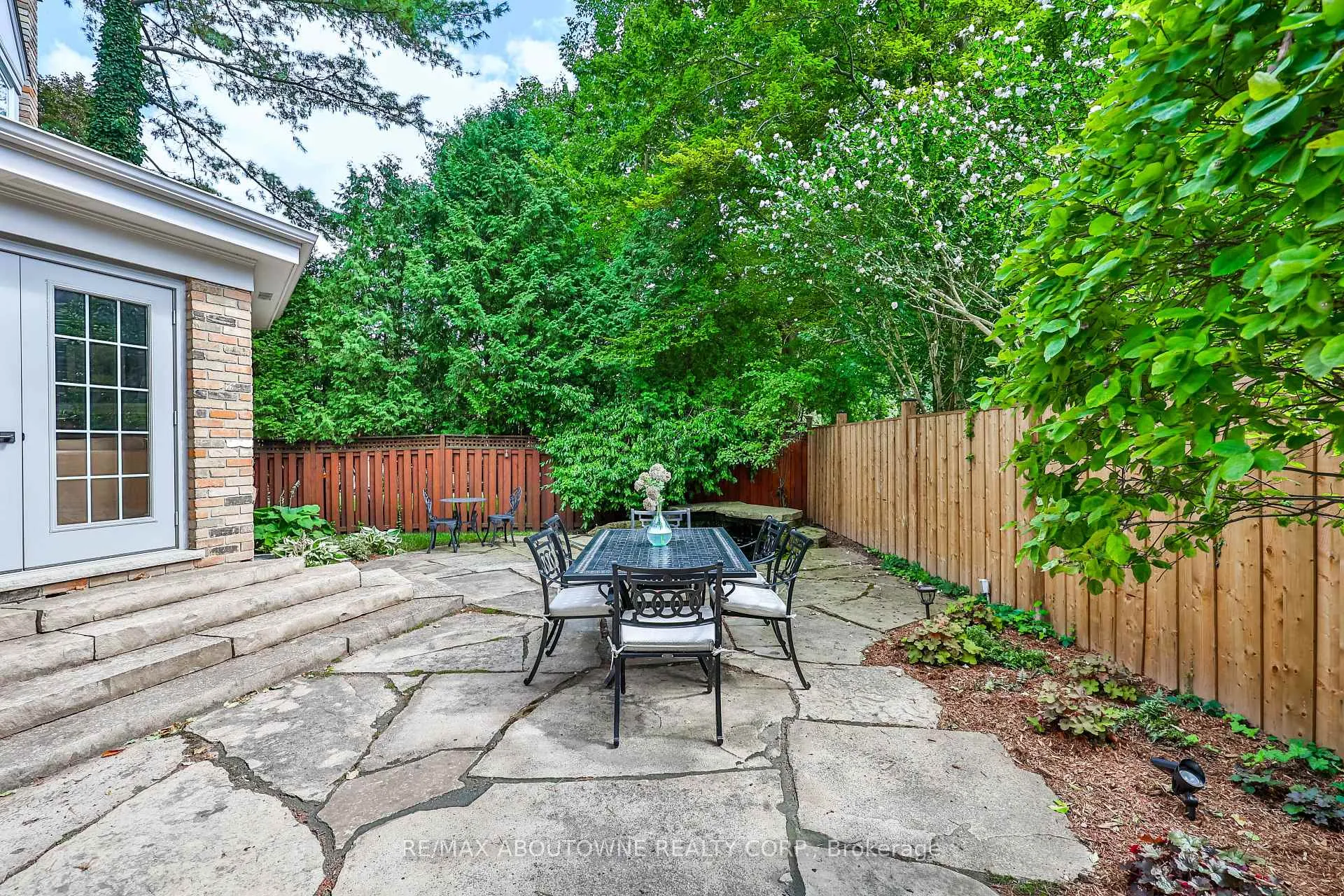 Photo 14 of 206 Rossmore Boulevard, Burlington, Roseland — HOMEH