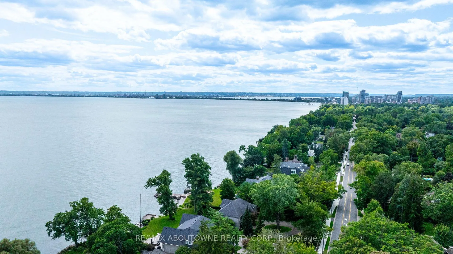 Photo 16 of 206 Rossmore Boulevard, Burlington, Roseland — HOMEH