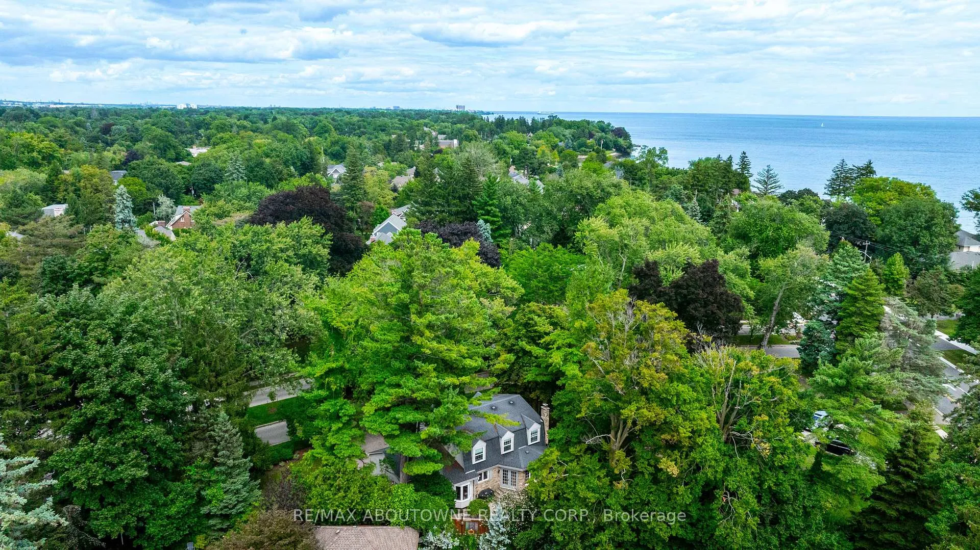 Photo 17 of 206 Rossmore Boulevard, Burlington, Roseland — HOMEH