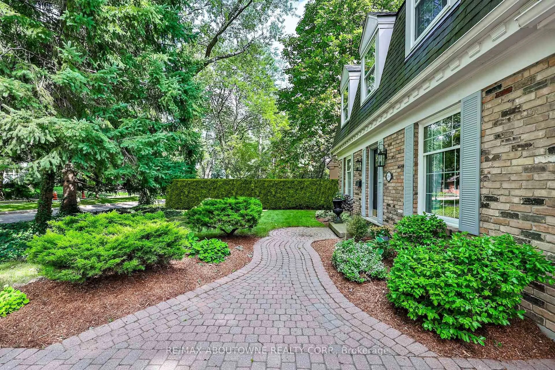 Photo 19 of 206 Rossmore Boulevard, Burlington, Roseland — HOMEH