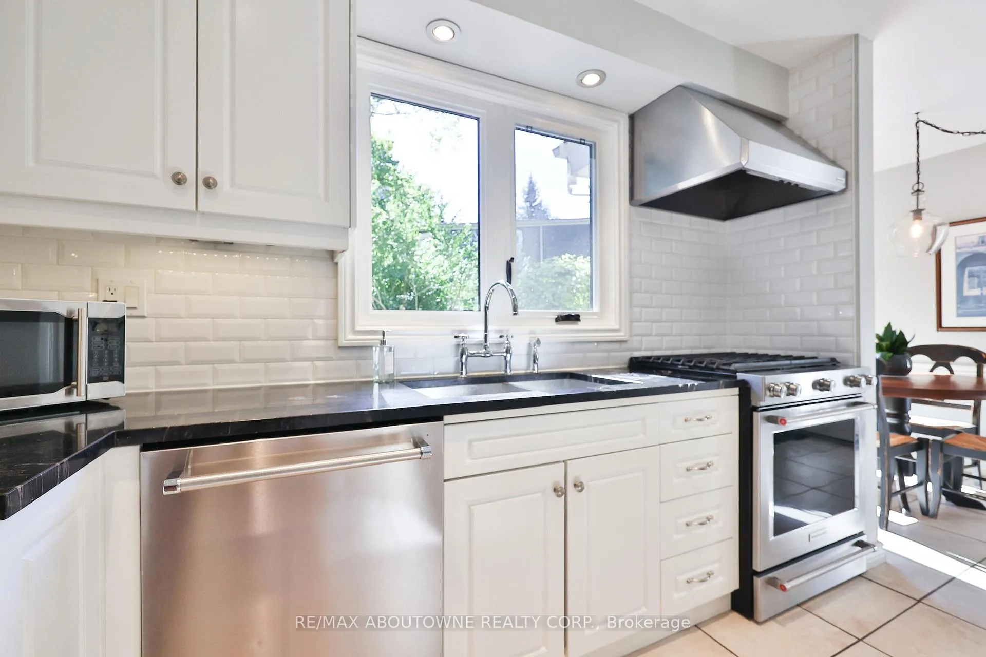 Photo 28 of 206 Rossmore Boulevard, Burlington, Roseland — HOMEH