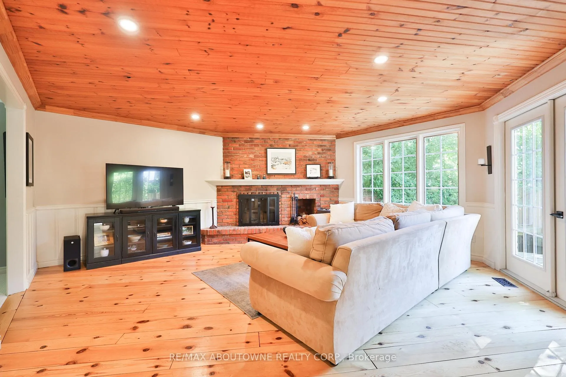 Photo 30 of 206 Rossmore Boulevard, Burlington, Roseland — HOMEH