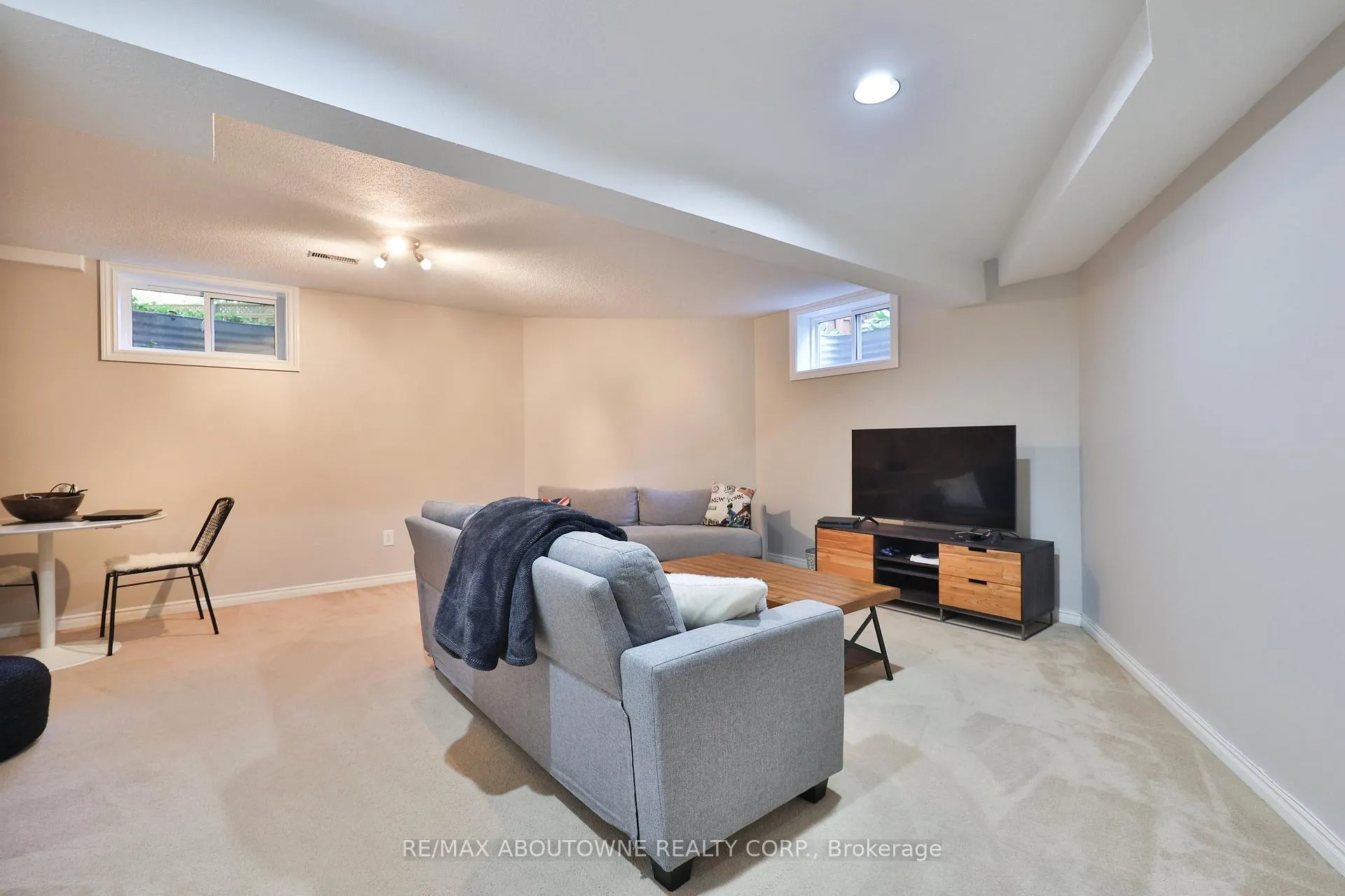 Photo 46 of 206 Rossmore Boulevard, Burlington, Roseland — HOMEH