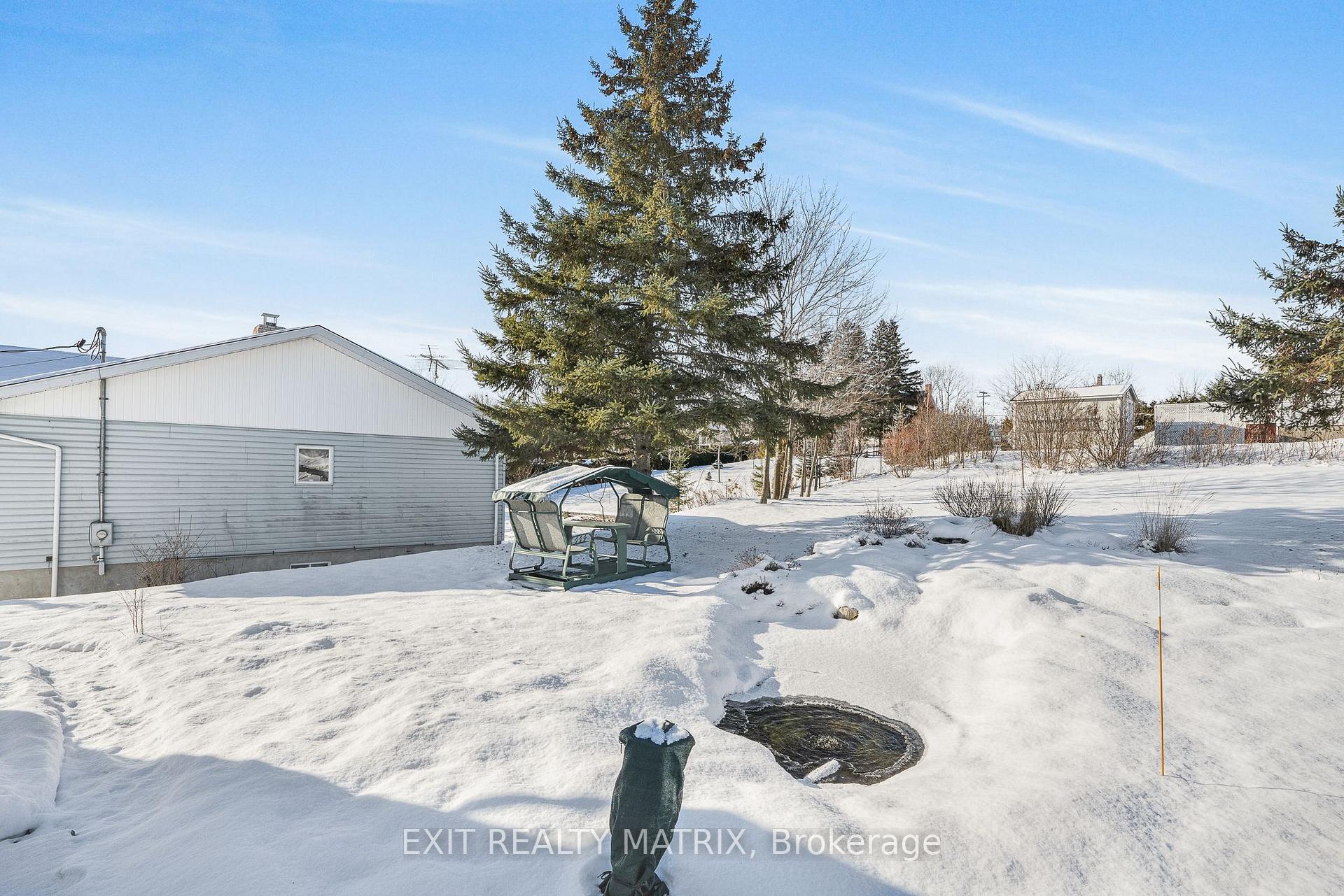 Photo 3 of 126 Mill Street, Champlain, Vankleek Hill — HOMEH