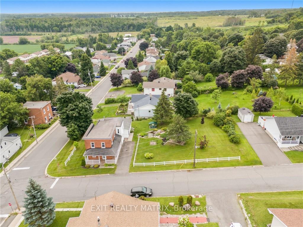Photo 4 of 126 Mill Street, Champlain, Vankleek Hill — HOMEH