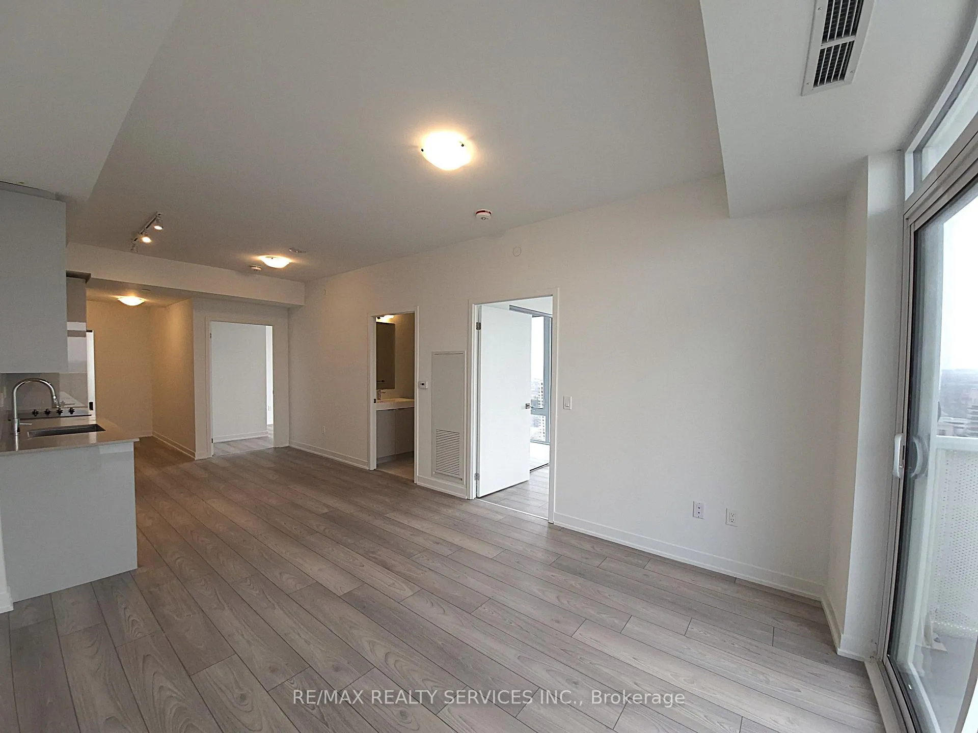 Photo 4 of Unit 2228, 498 Caldari Road, Vaughan, Concord — HOMEH