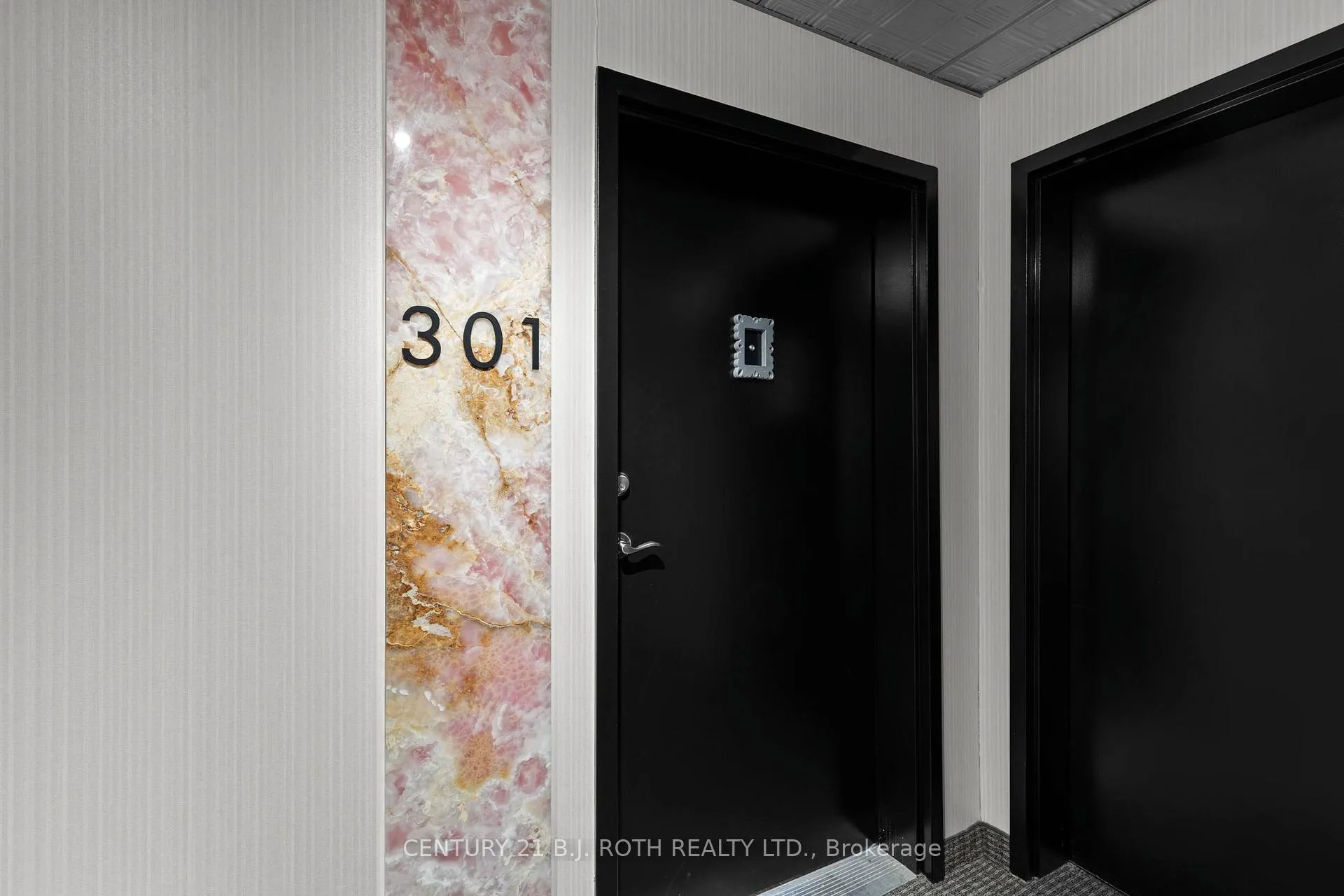 Photo 4 of Unit 301, 300 Essa Road, Barrie, 400 West — HOMEH