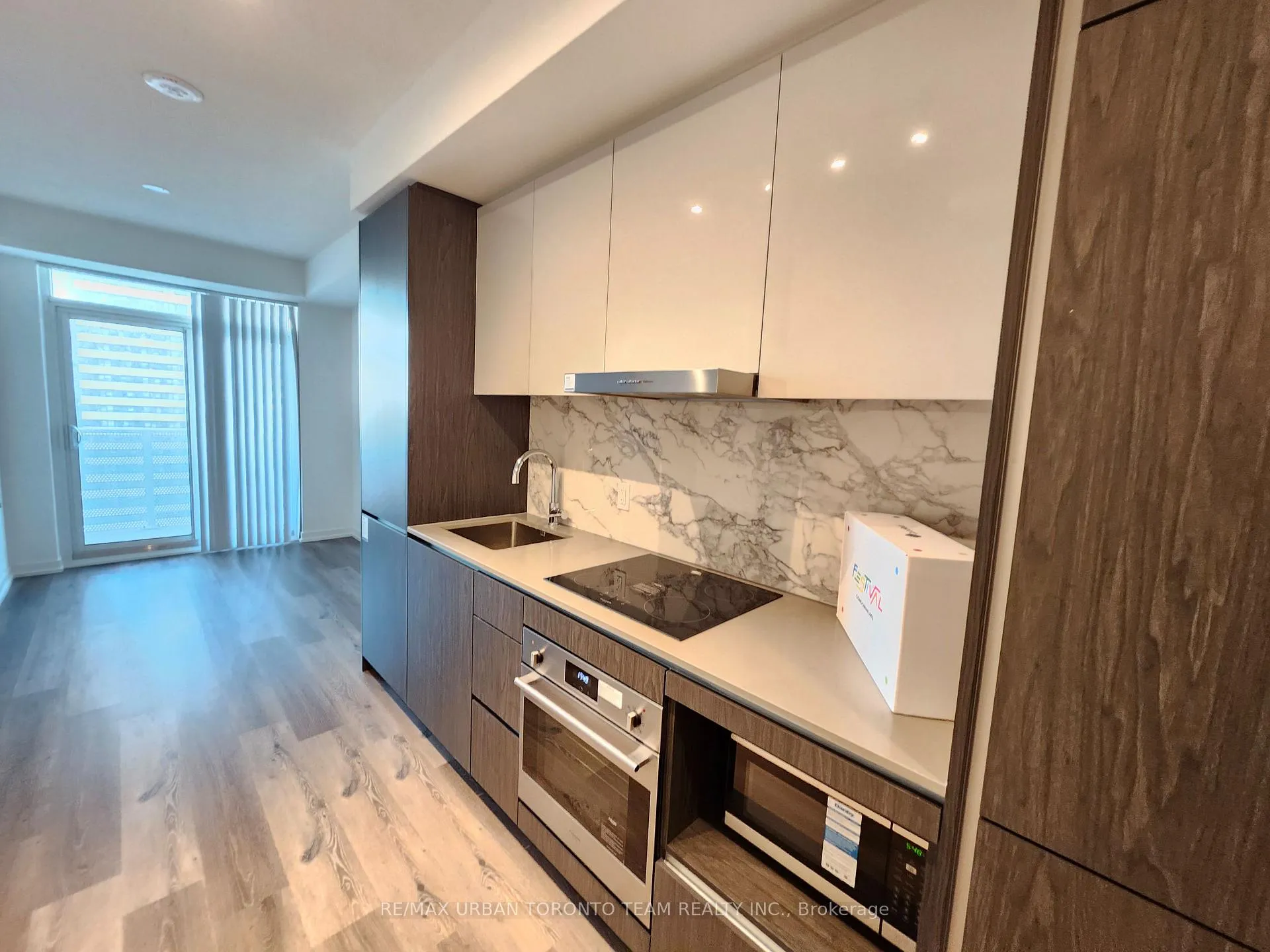 Photo 2 of Unit 1515, 28 Interchange Way, Vaughan, Vaughan Corporate Centre — HOMEH