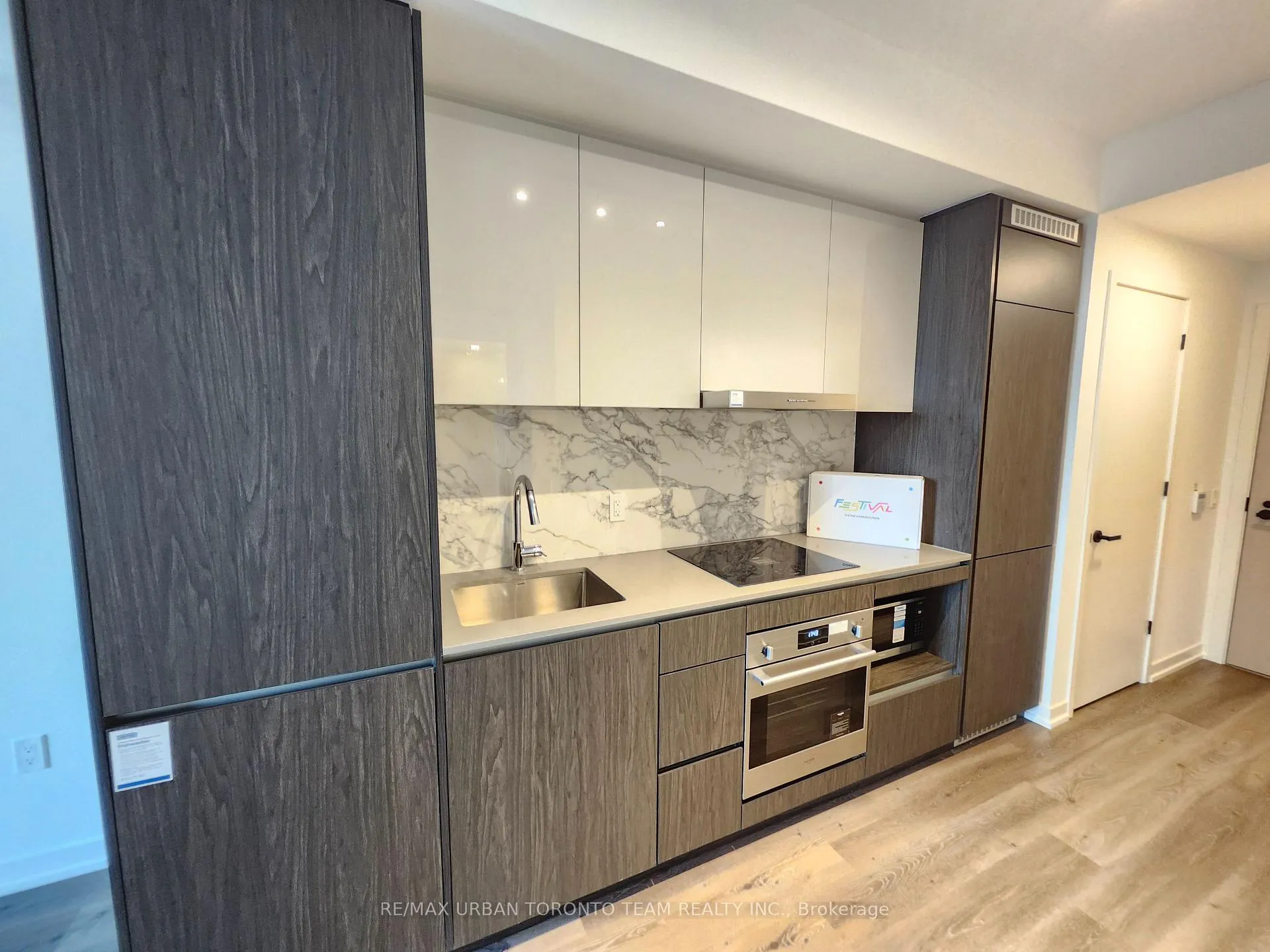 Photo 3 of Unit 1515, 28 Interchange Way, Vaughan, Vaughan Corporate Centre — HOMEH