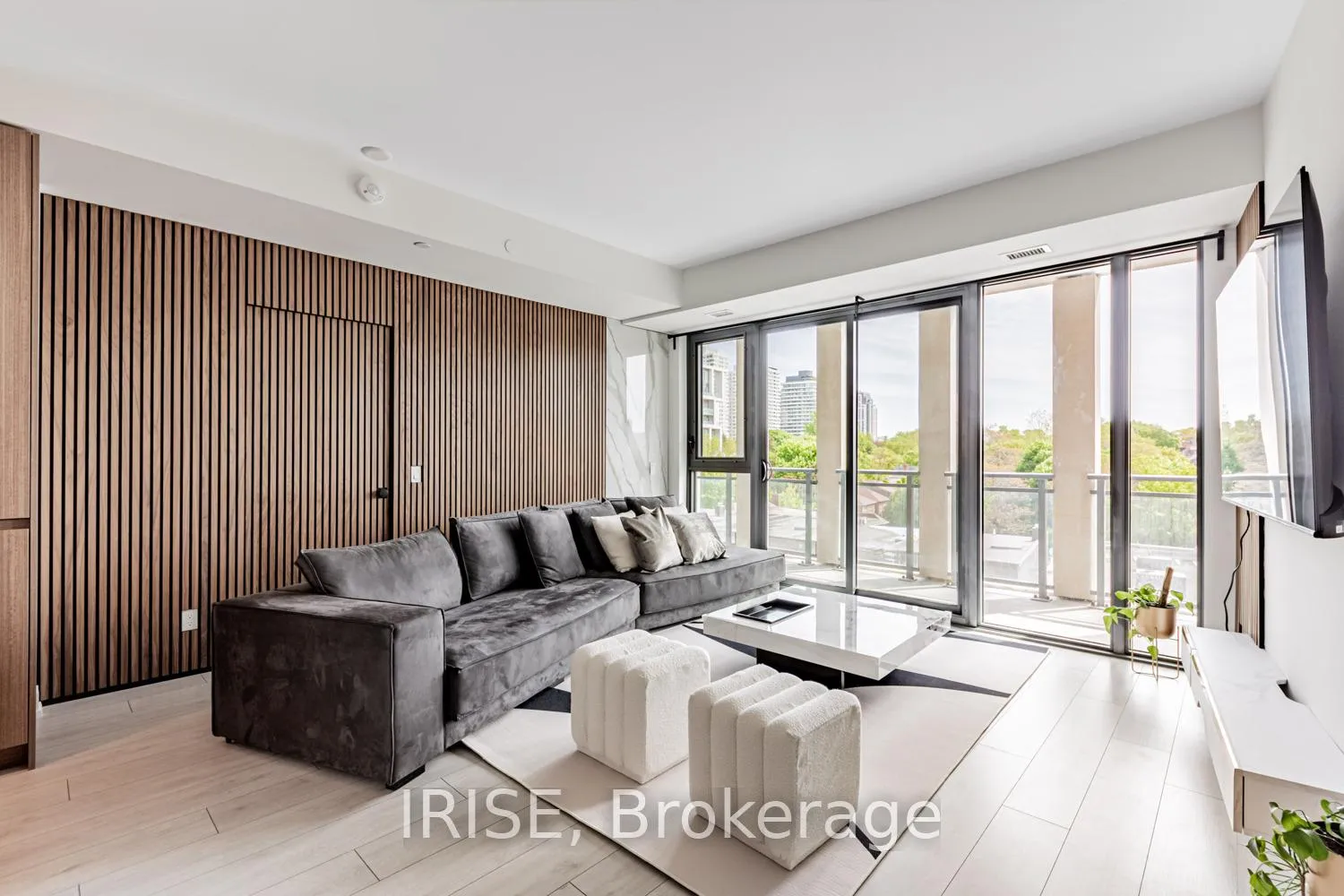 Front of Unit 407, 1 Hillsdale Avenue W