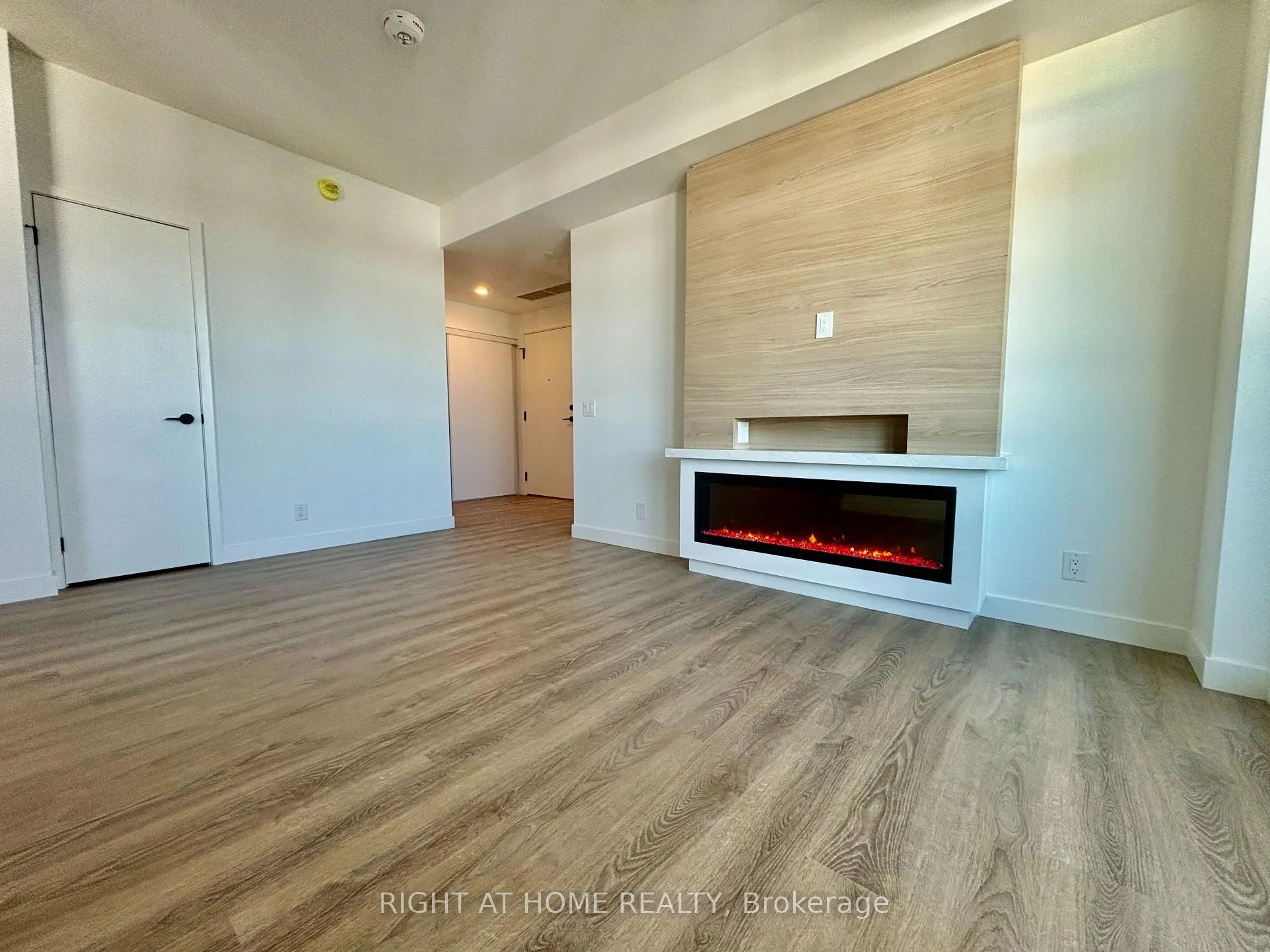 Photo 2 of Unit 903, 1050 Eastern Avenue, Toronto, The Beaches — HOMEH