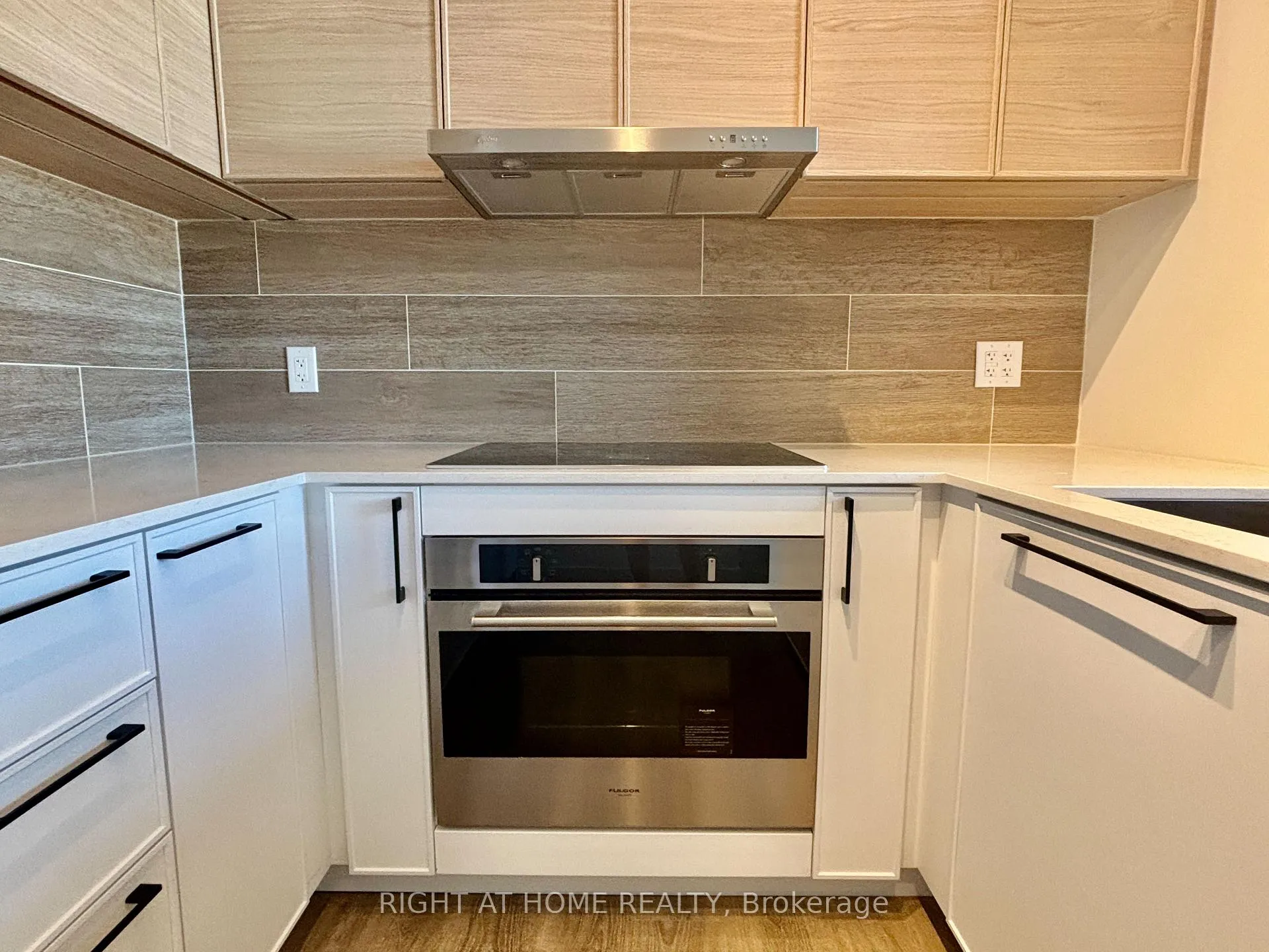 Photo 6 of Unit 903, 1050 Eastern Avenue, Toronto, The Beaches — HOMEH