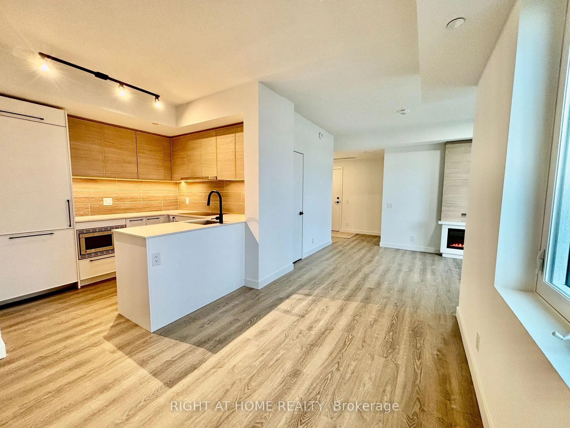 Photo 7 of Unit 903, 1050 Eastern Avenue, Toronto, The Beaches — HOMEH