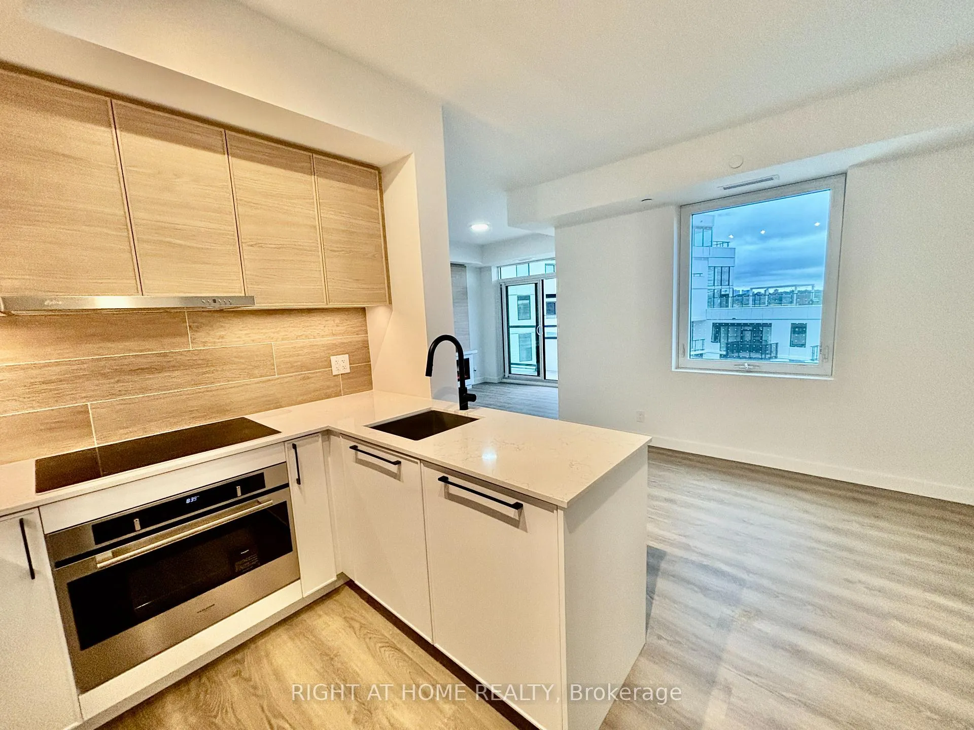 Photo 9 of Unit 903, 1050 Eastern Avenue, Toronto, The Beaches — HOMEH