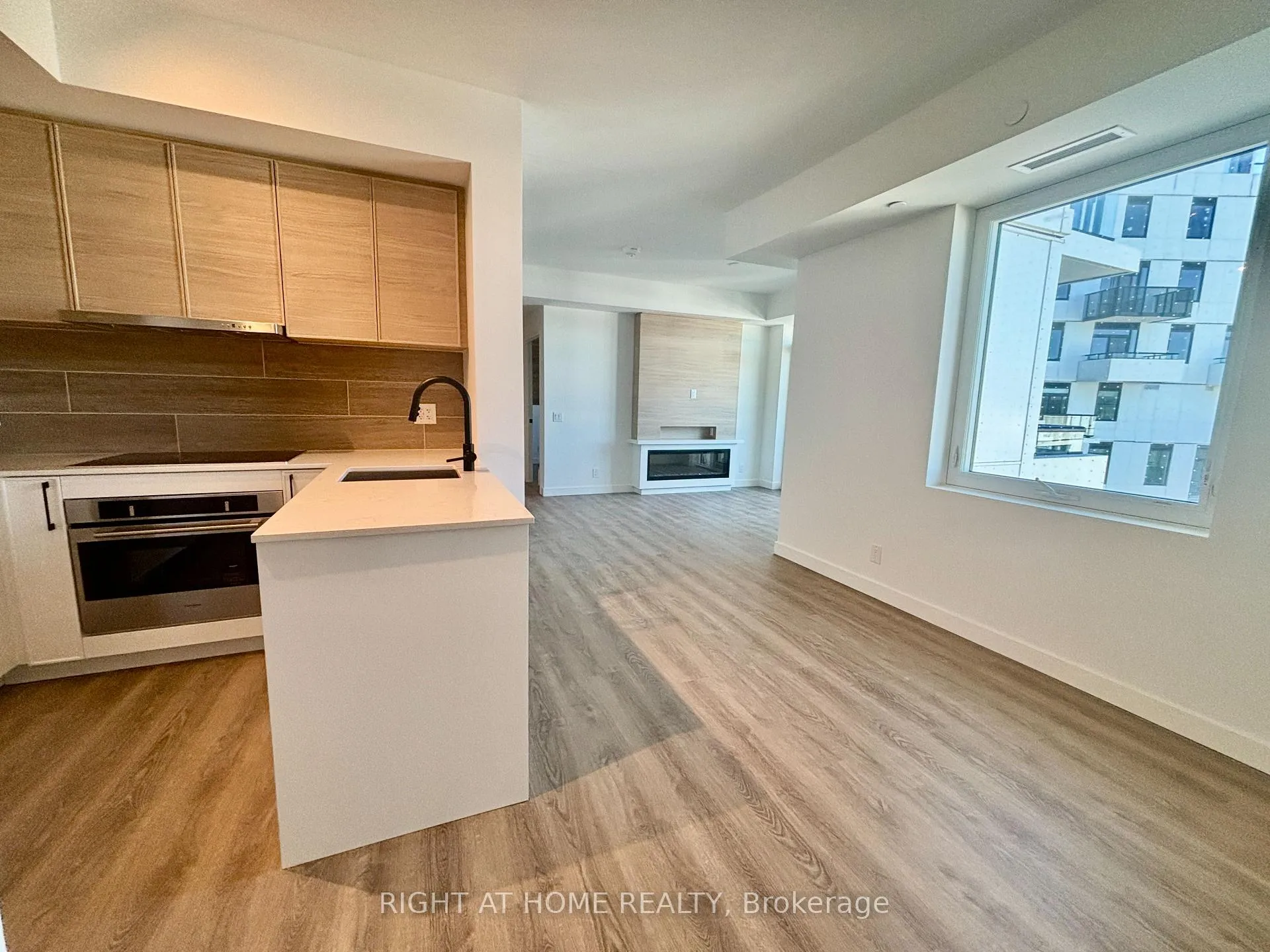 Photo 10 of Unit 903, 1050 Eastern Avenue, Toronto, The Beaches — HOMEH