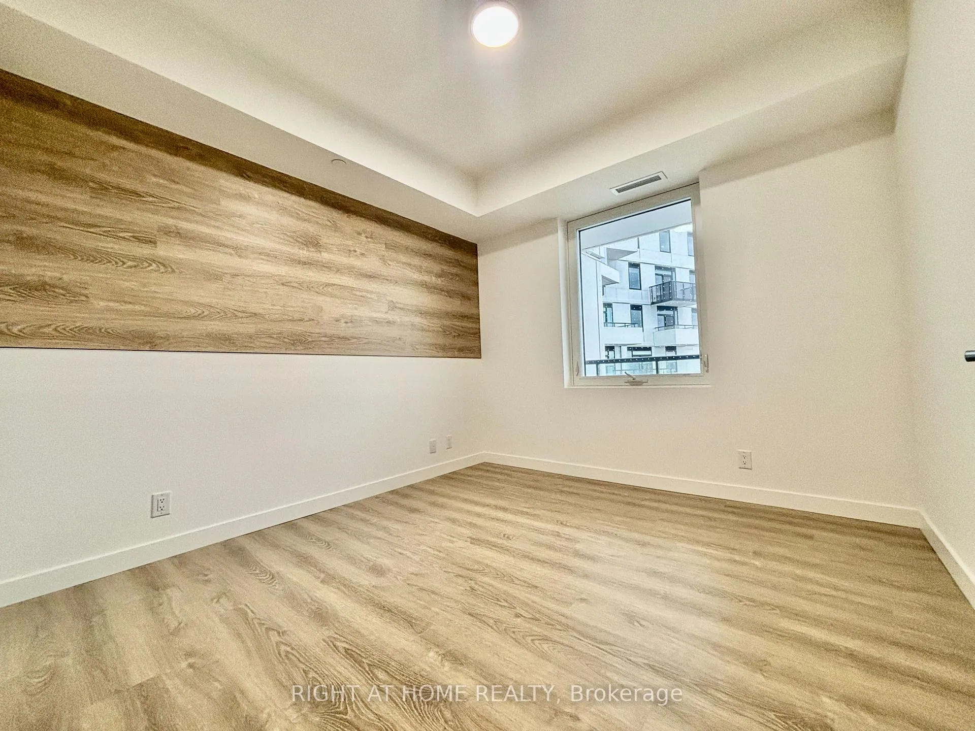 Photo 11 of Unit 903, 1050 Eastern Avenue, Toronto, The Beaches — HOMEH