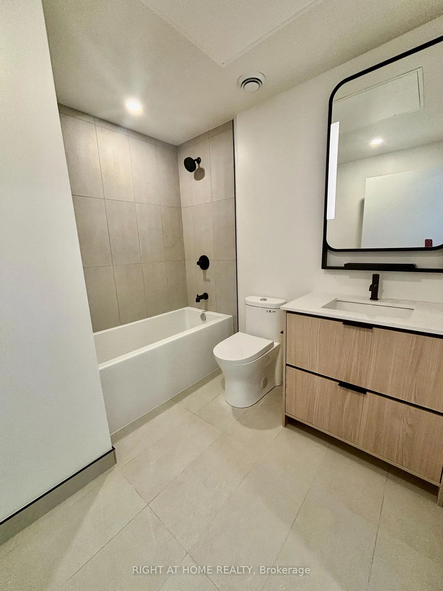 Photo 12 of Unit 903, 1050 Eastern Avenue, Toronto, The Beaches — HOMEH