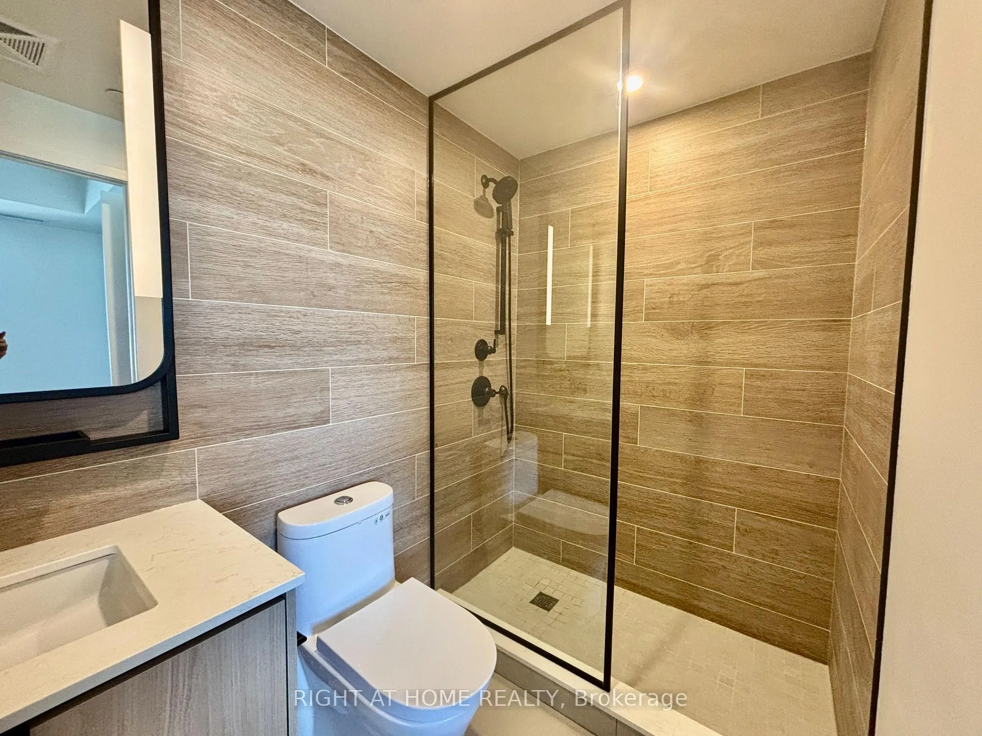 Photo 13 of Unit 903, 1050 Eastern Avenue, Toronto, The Beaches — HOMEH
