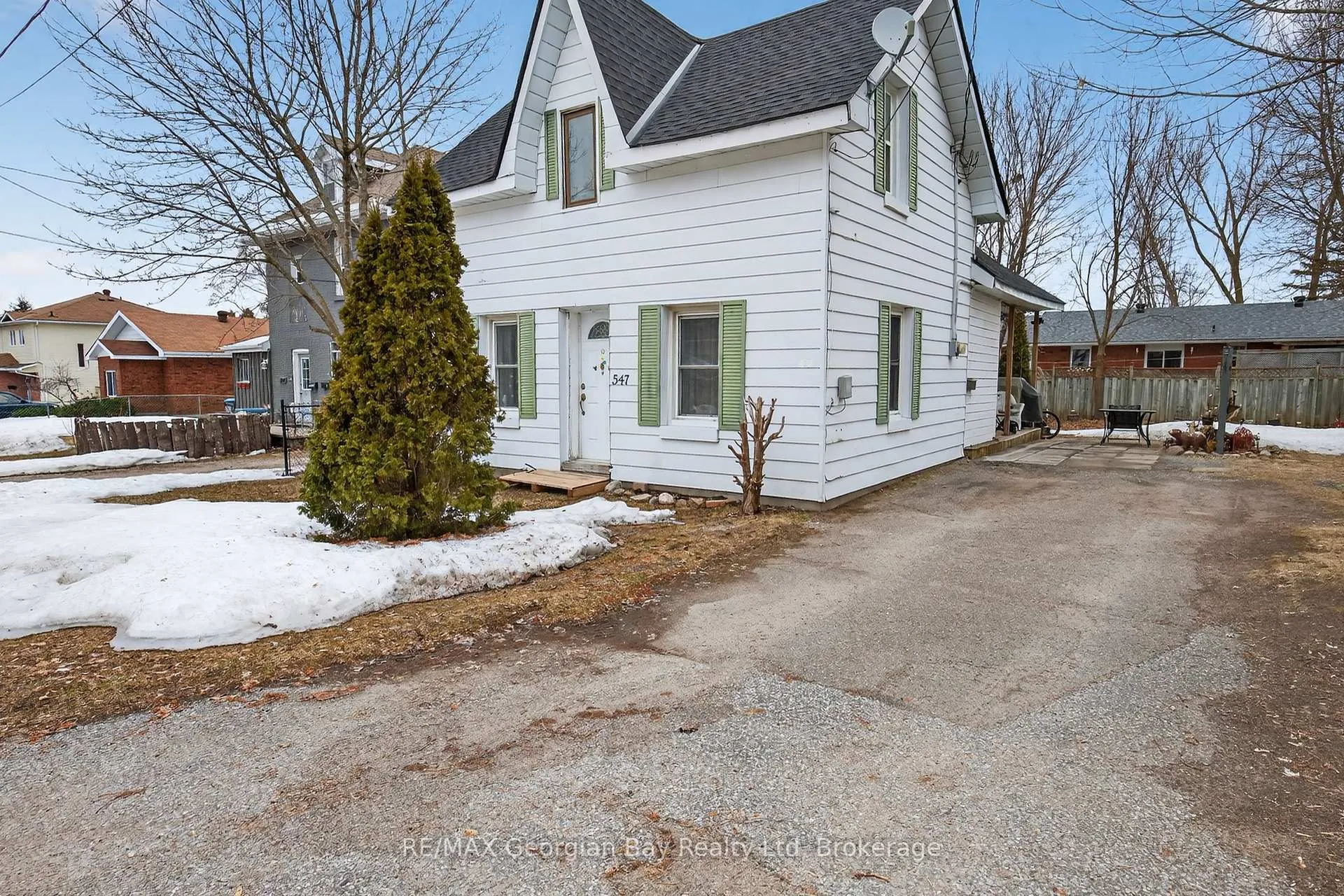 Photo 4 of 547 Nelson Street, Midland — HOMEH